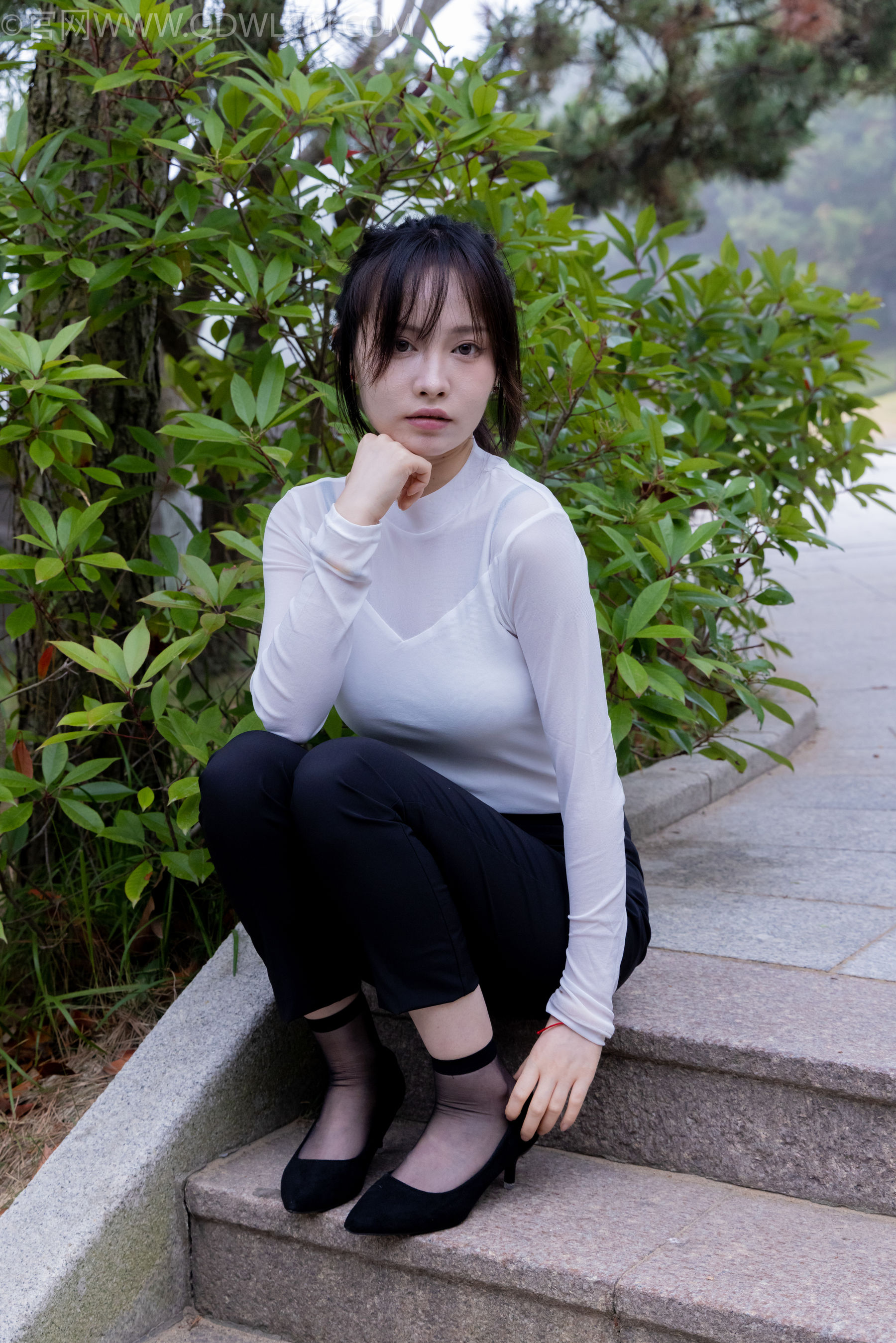 物恋传媒 No.2337 小酒 - 高跟鞋、短黑丝、短白丝/(315P)