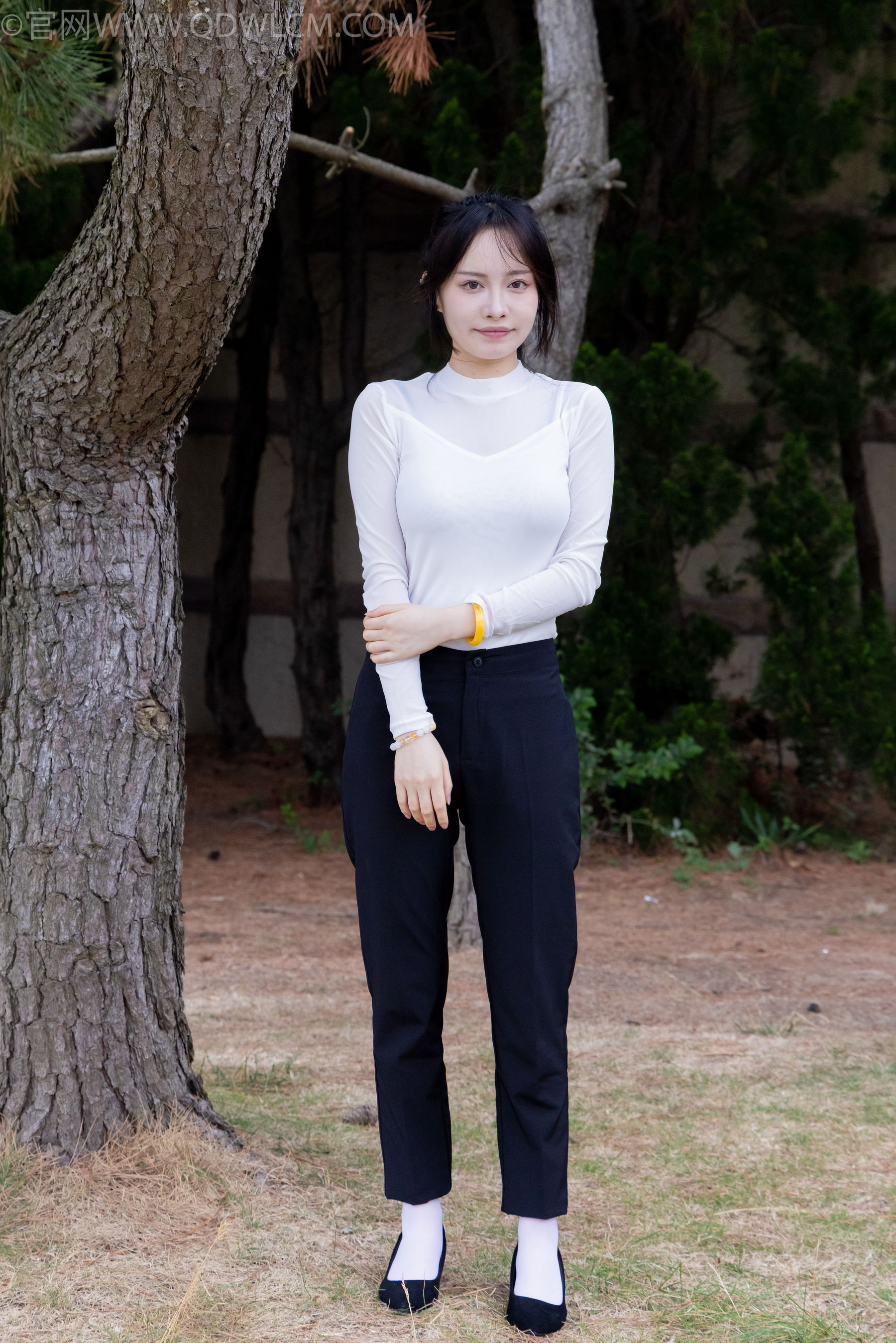 物恋传媒 No.2337 小酒 - 高跟鞋、短黑丝、短白丝/(315P)