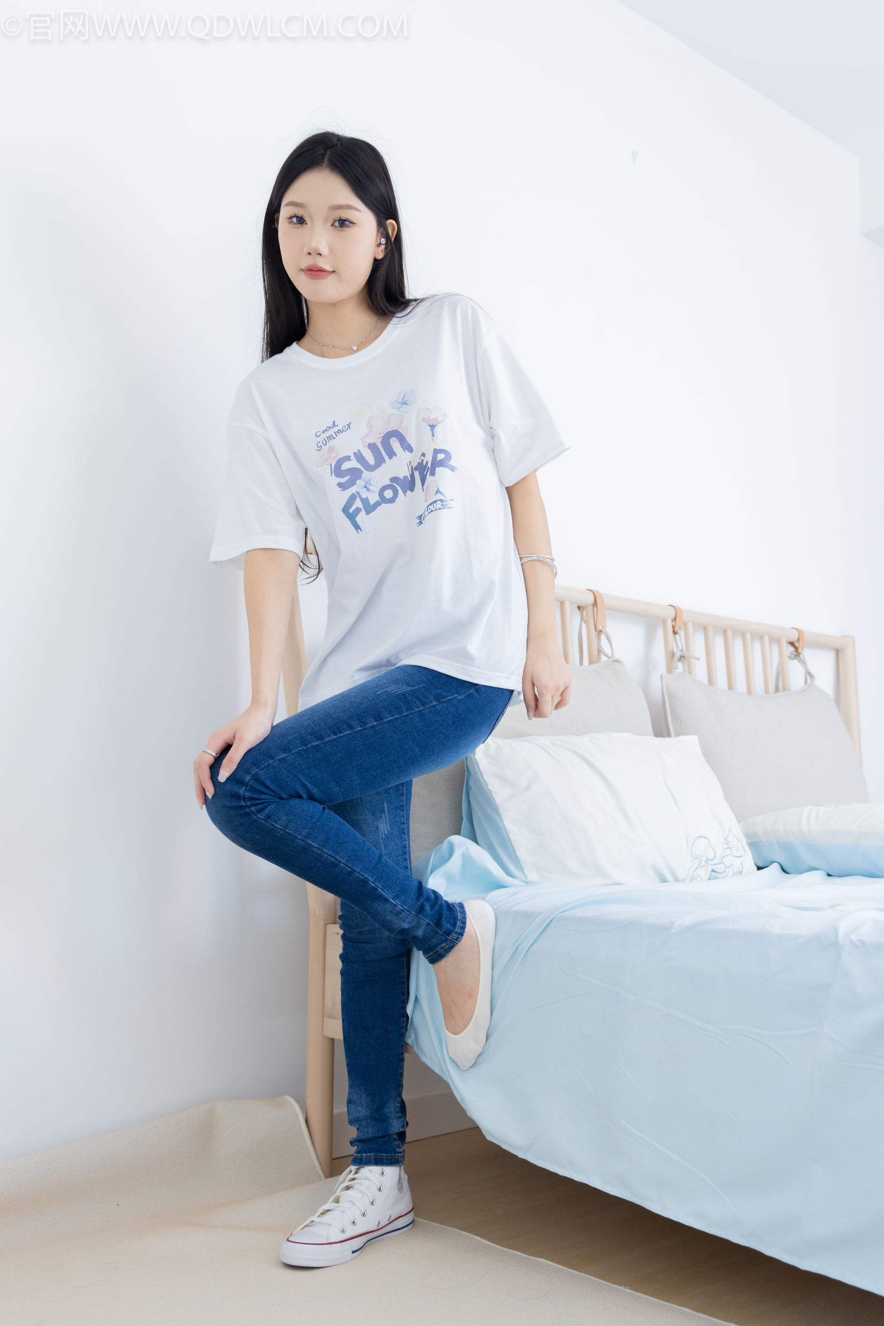 物恋传媒 No.2329 小竹 - 帆布鞋、白船袜、肚子疼揉肚子剧情/(158P)