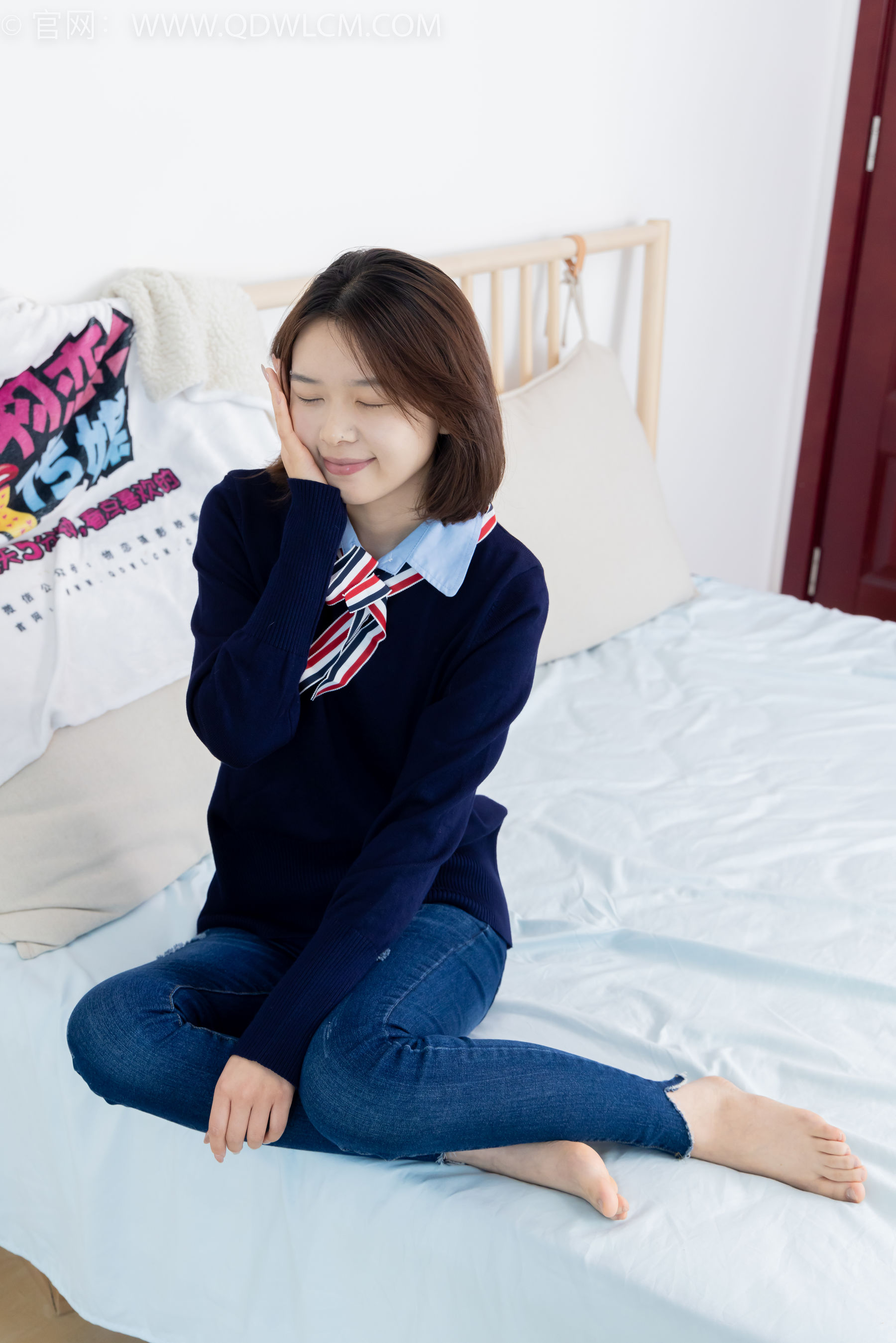 物恋传媒 No.2354 小悦 - 帆布鞋、白棉袜、裸足/(150P)