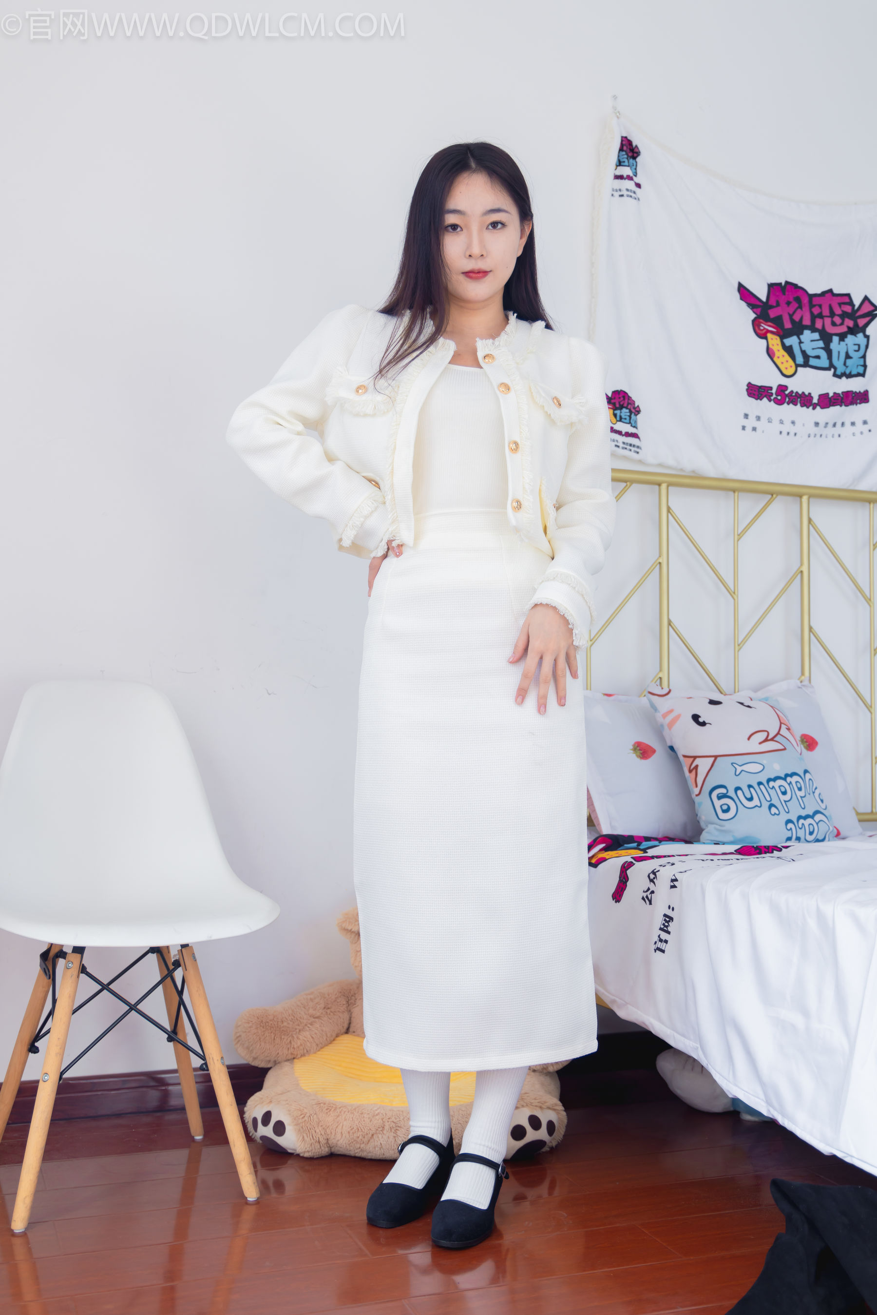 物恋传媒 No.2335 美兔 - 布鞋、长靴、白棉袜、薄肉丝/(227P)