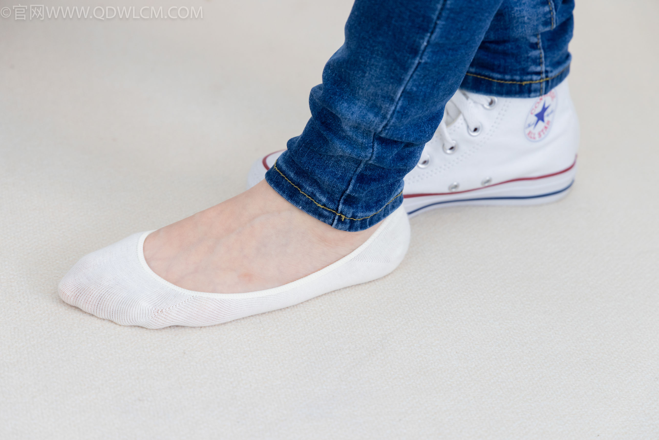 物恋传媒 No.2329 小竹 - 帆布鞋、白船袜、肚子疼揉肚子剧情/(158P)