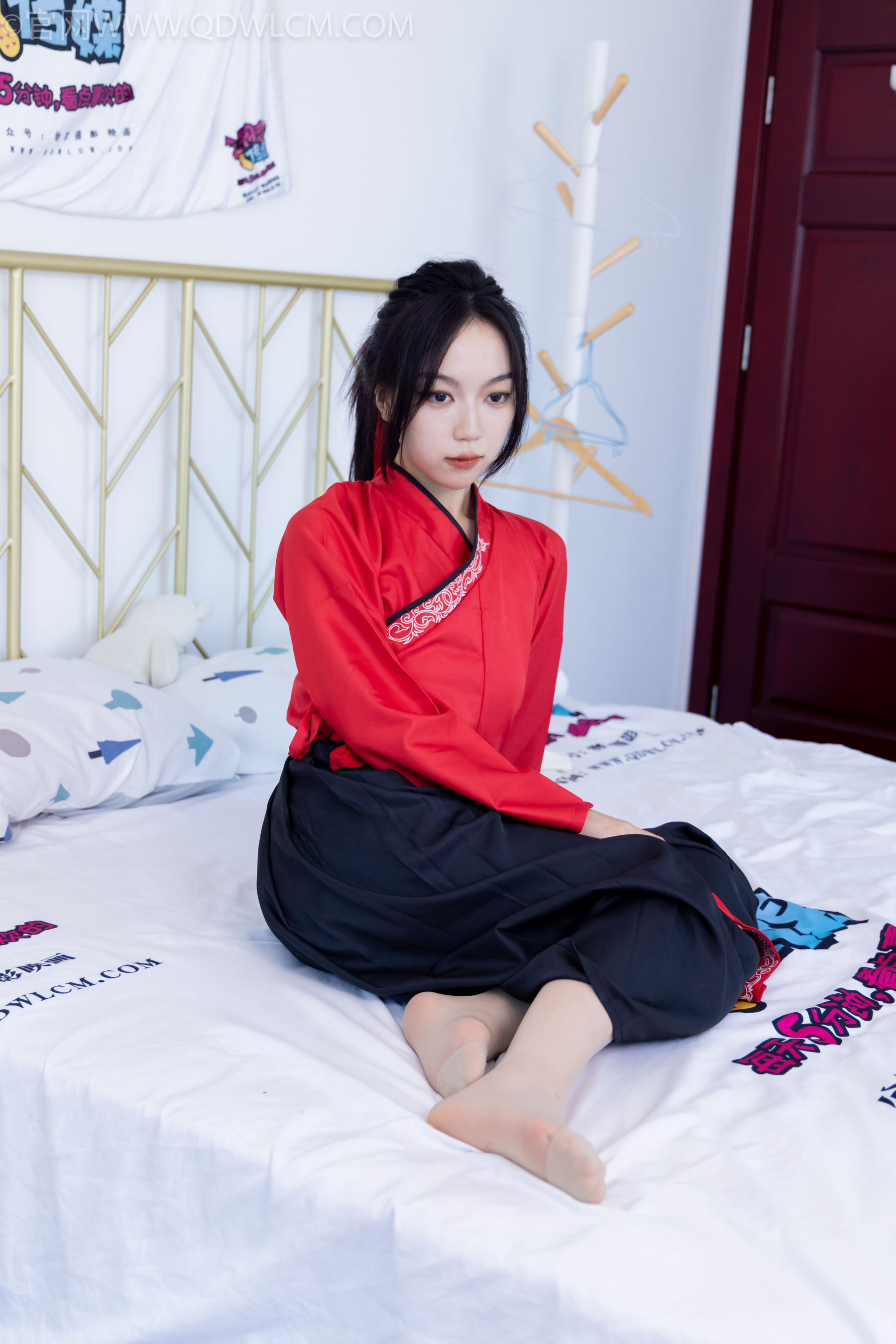 物恋传媒 No.2330 纱纱 - 汉服、皮鞋、白棉袜、薄肉丝/(219P)