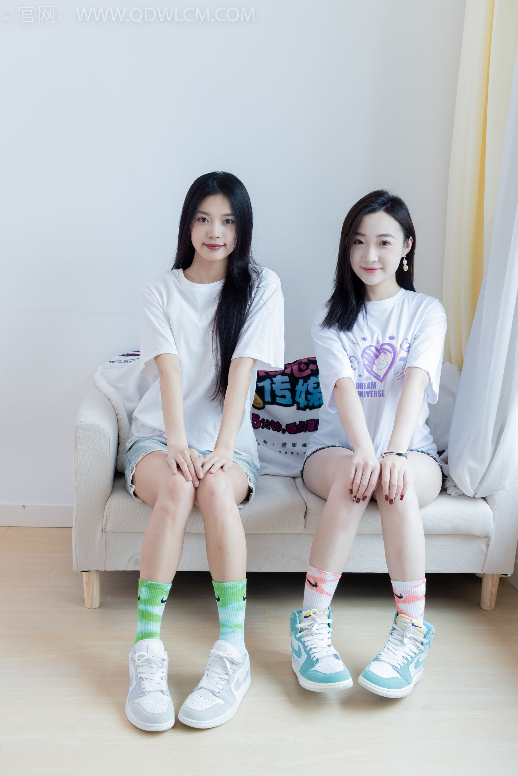 物恋传媒 No.2345 茯苓&恬恬 - 两双板鞋、红棉袜、绿棉袜、裸足/(165P)