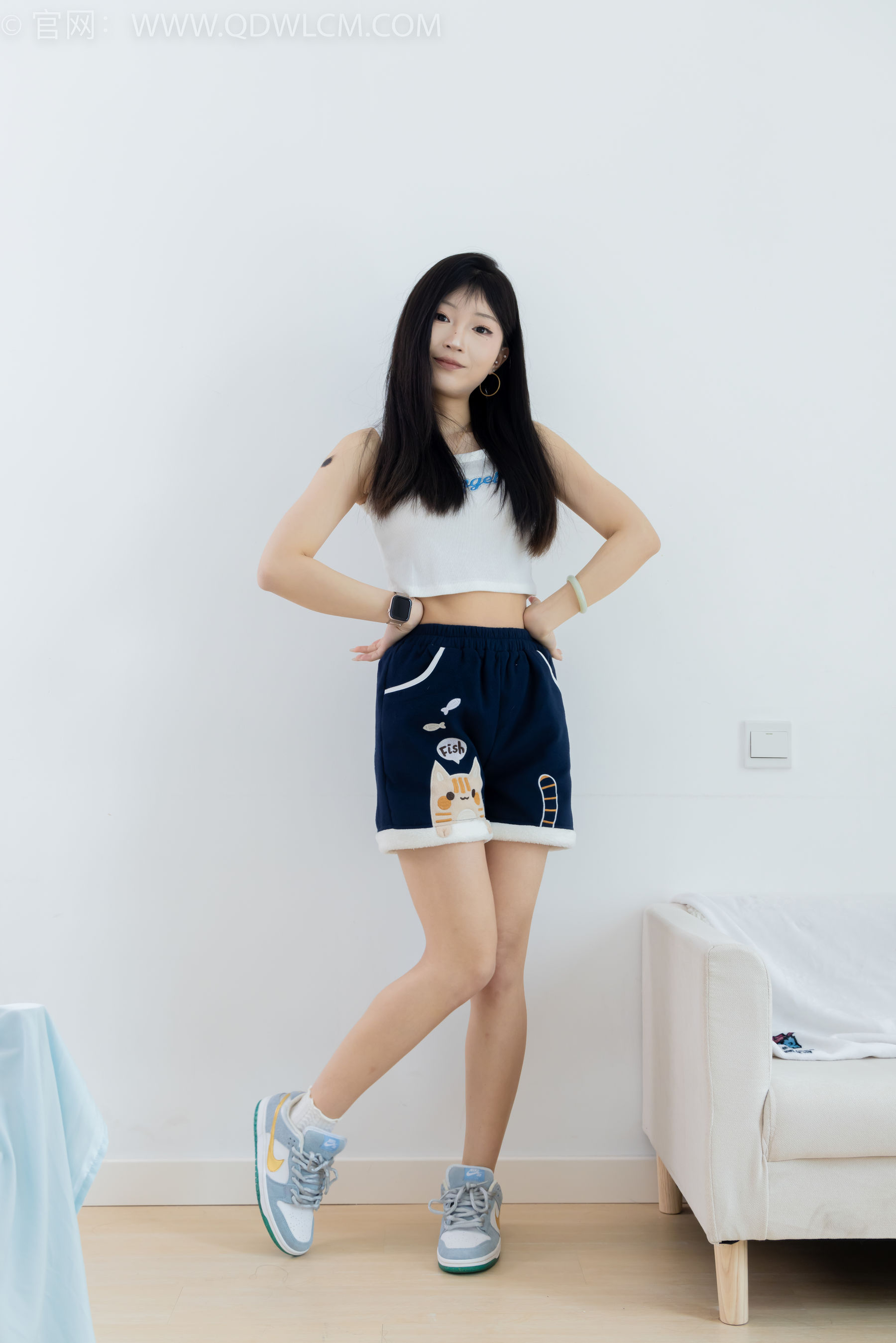 物恋传媒 No.2341 嘟嘟 - 板鞋、白棉袜、裸足、裸足涂精油/(190P)