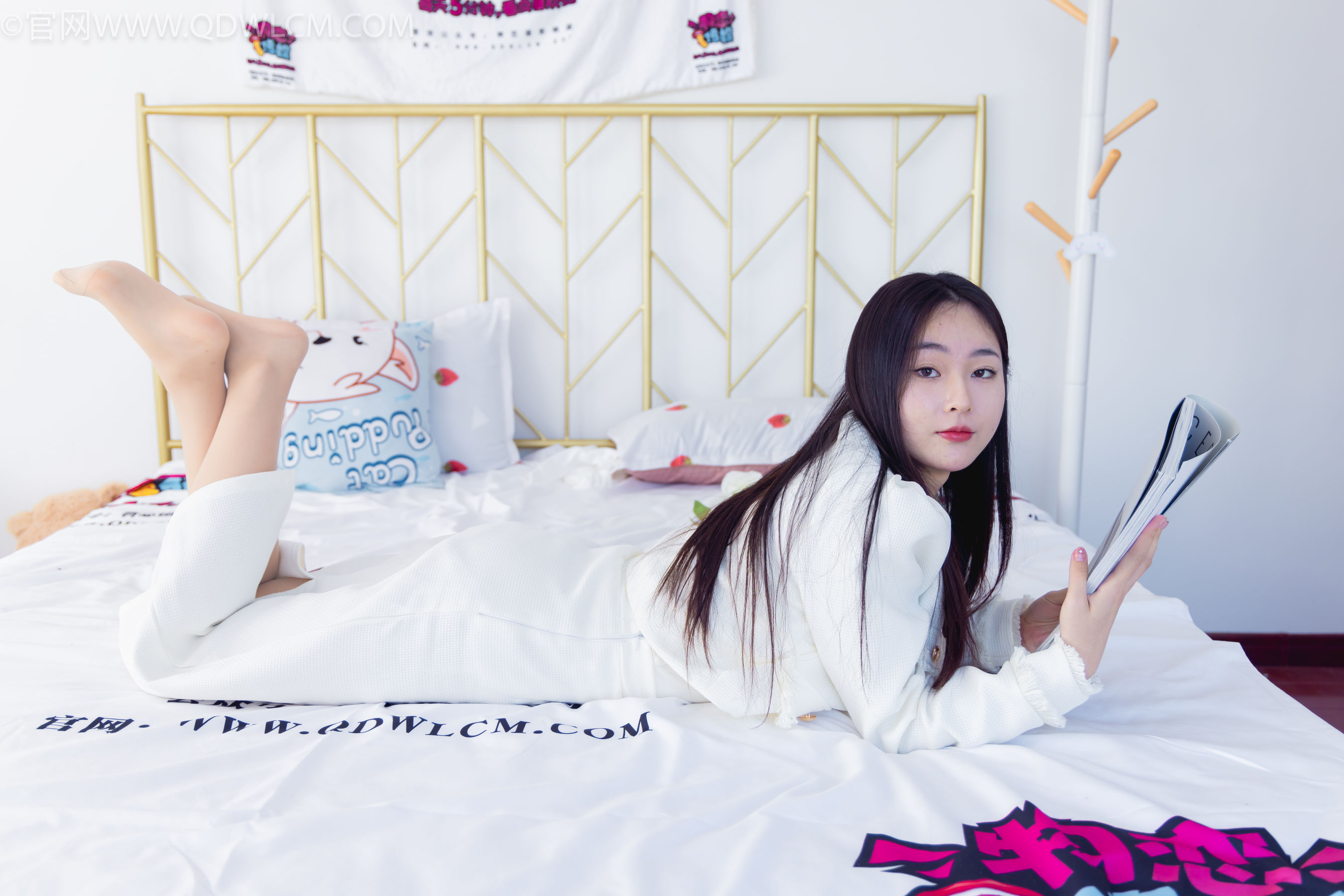 物恋传媒 No.2335 美兔 - 布鞋、长靴、白棉袜、薄肉丝/(227P)