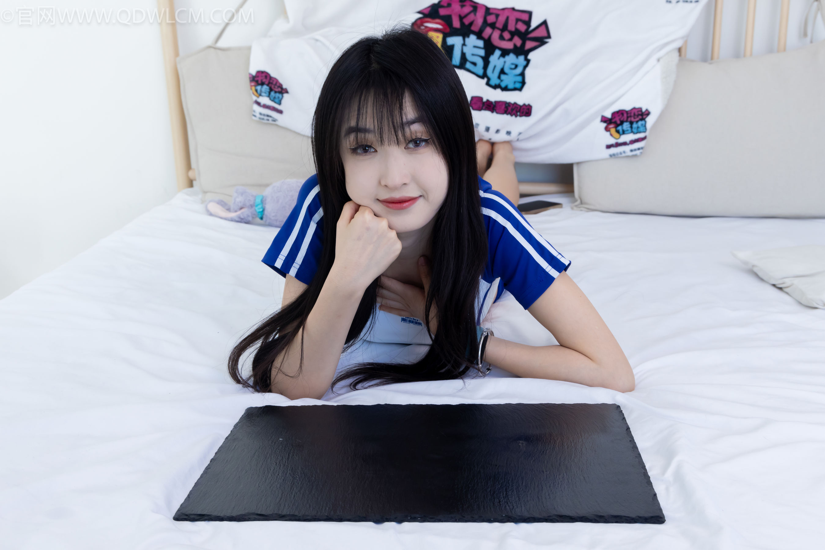 物恋传媒 No.2334 嘉木 - 运动鞋、厚白丝、裸足、裸足/(242P)