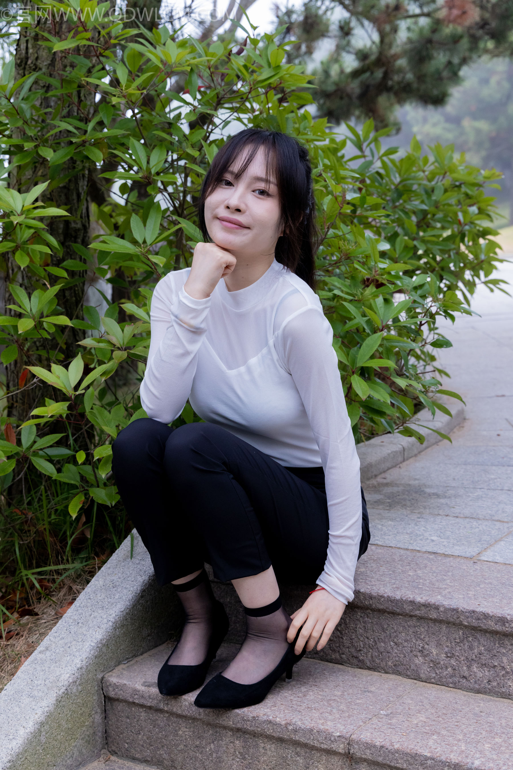 物恋传媒 No.2337 小酒 - 高跟鞋、短黑丝、短白丝/(315P)