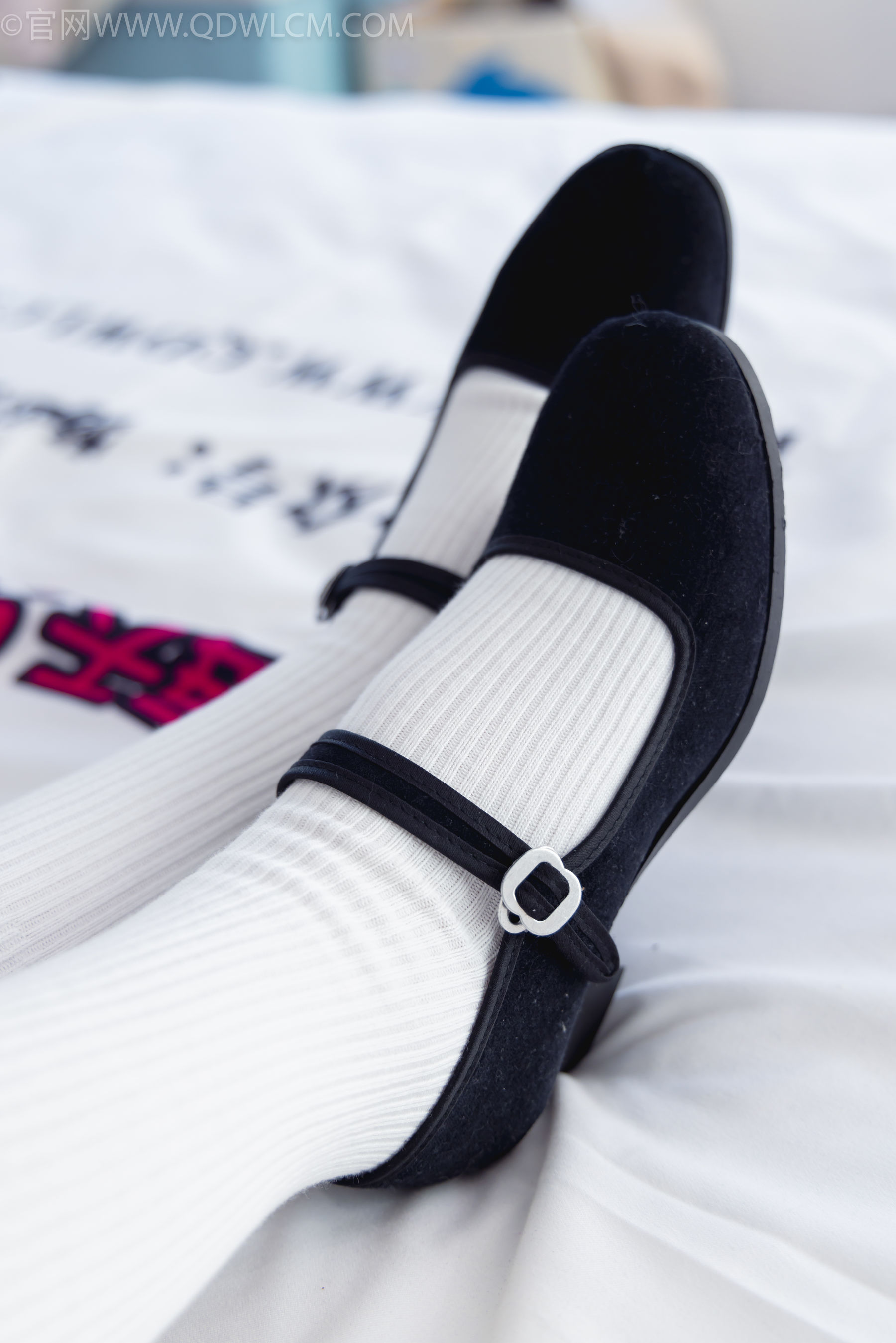 物恋传媒 No.2335 美兔 - 布鞋、长靴、白棉袜、薄肉丝/(227P)