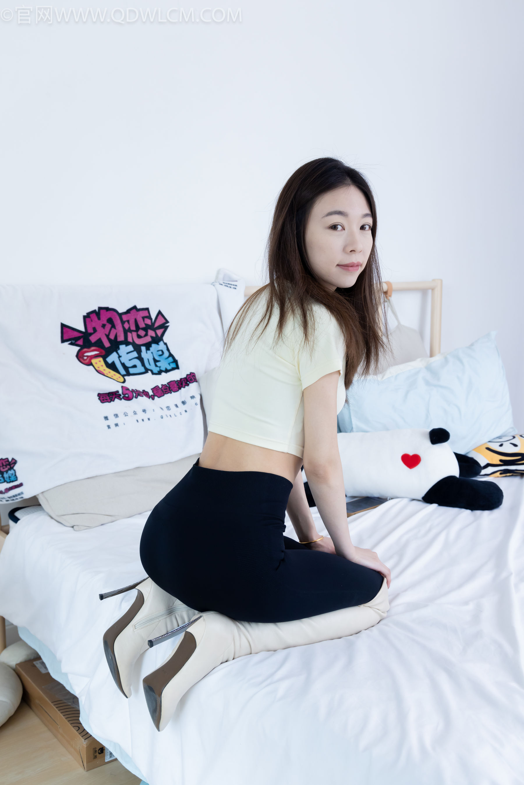 物恋传媒 No.2339 婷婷 - 长靴、白棉袜、裸足/(175P)