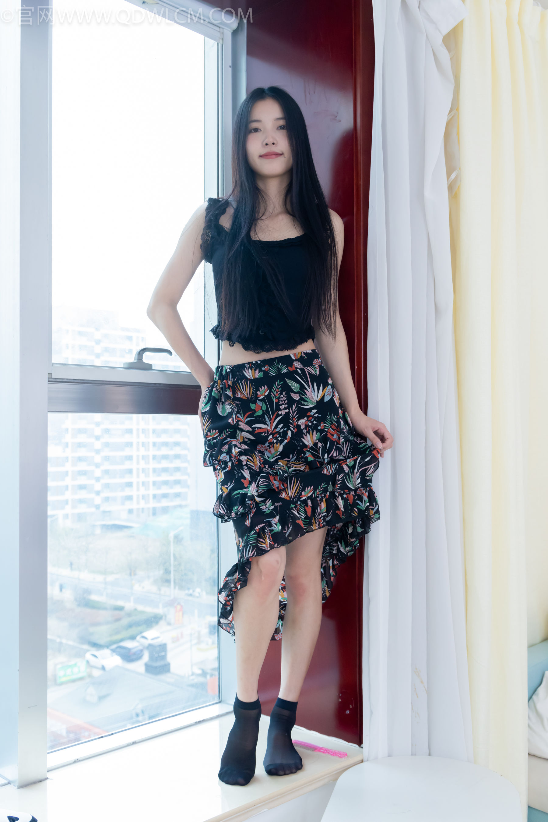 物恋传媒 No.2332 茯苓 - 短靴、短黑丝、裸足/(184P)