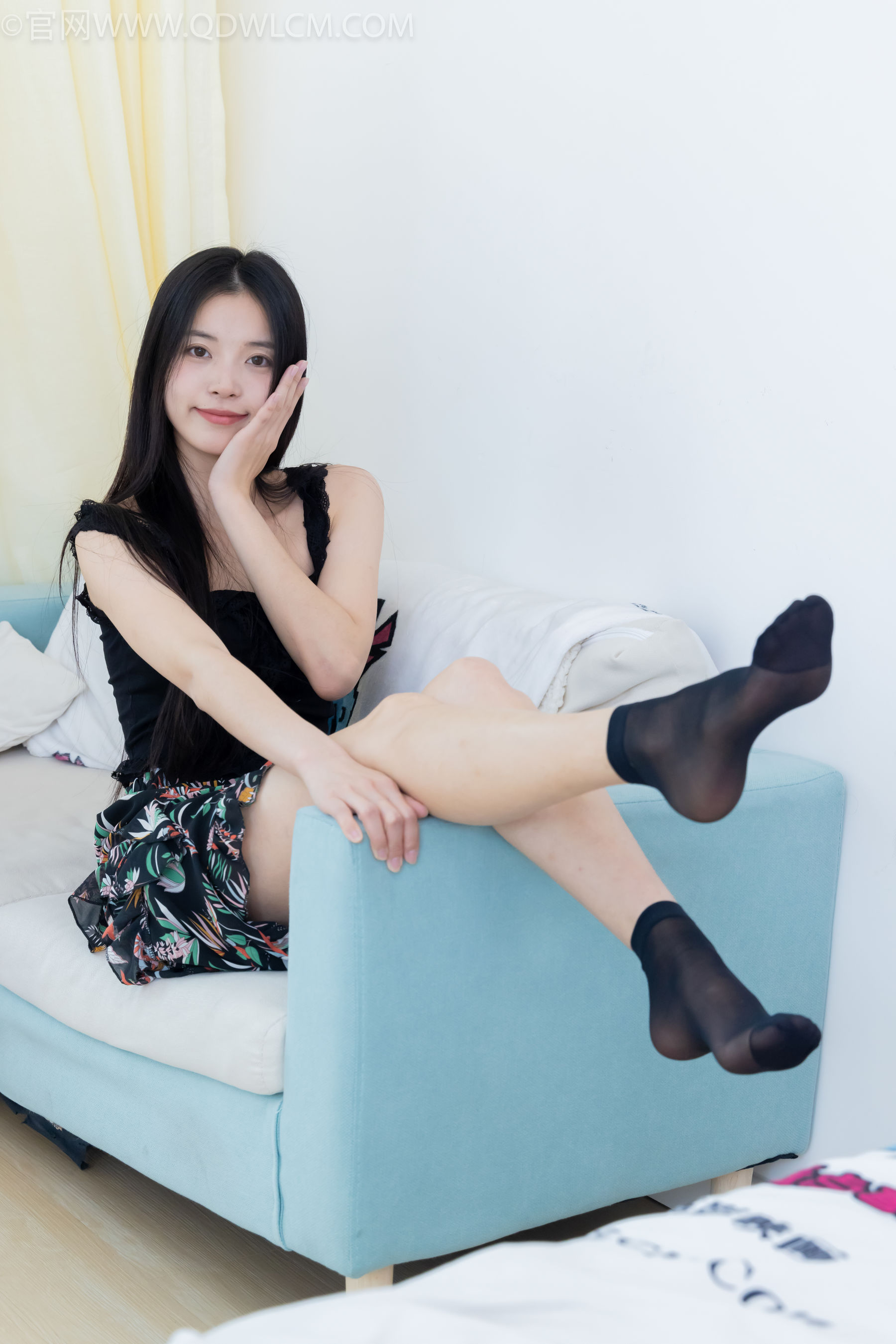 物恋传媒 No.2332 茯苓 - 短靴、短黑丝、裸足/(184P)