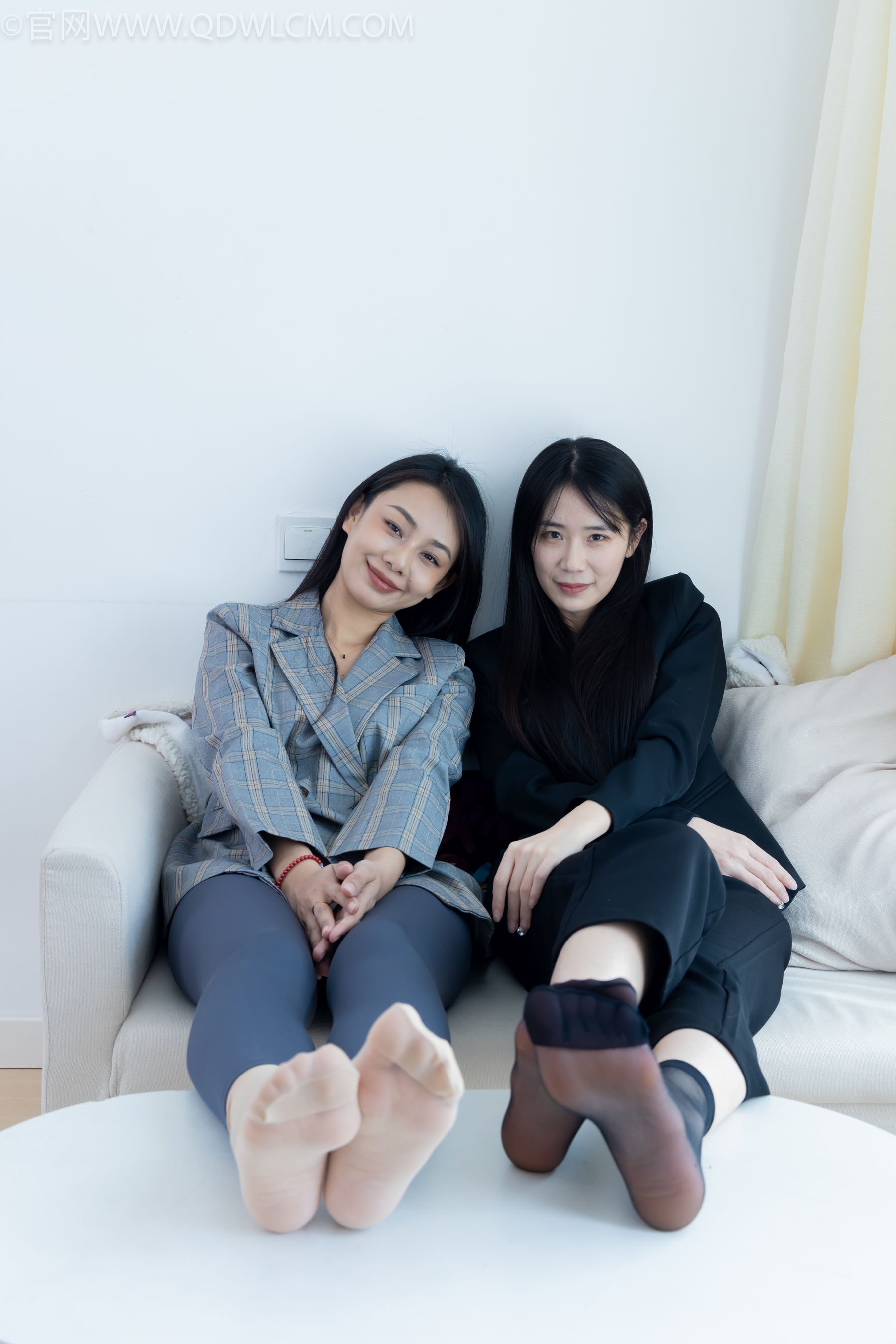 物恋传媒 No.2338 菜菜&岚岚 - 两双平底鞋、短黑丝、短肉丝/(169P)