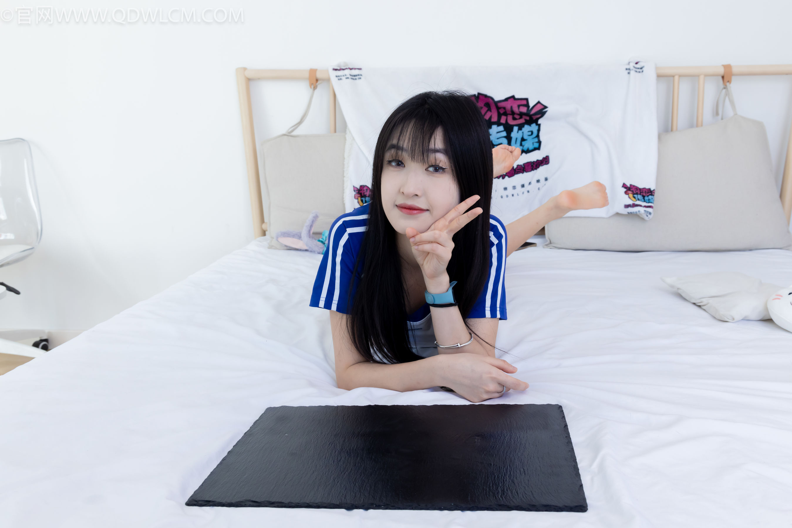 物恋传媒 No.2334 嘉木 - 运动鞋、厚白丝、裸足、裸足/(242P)