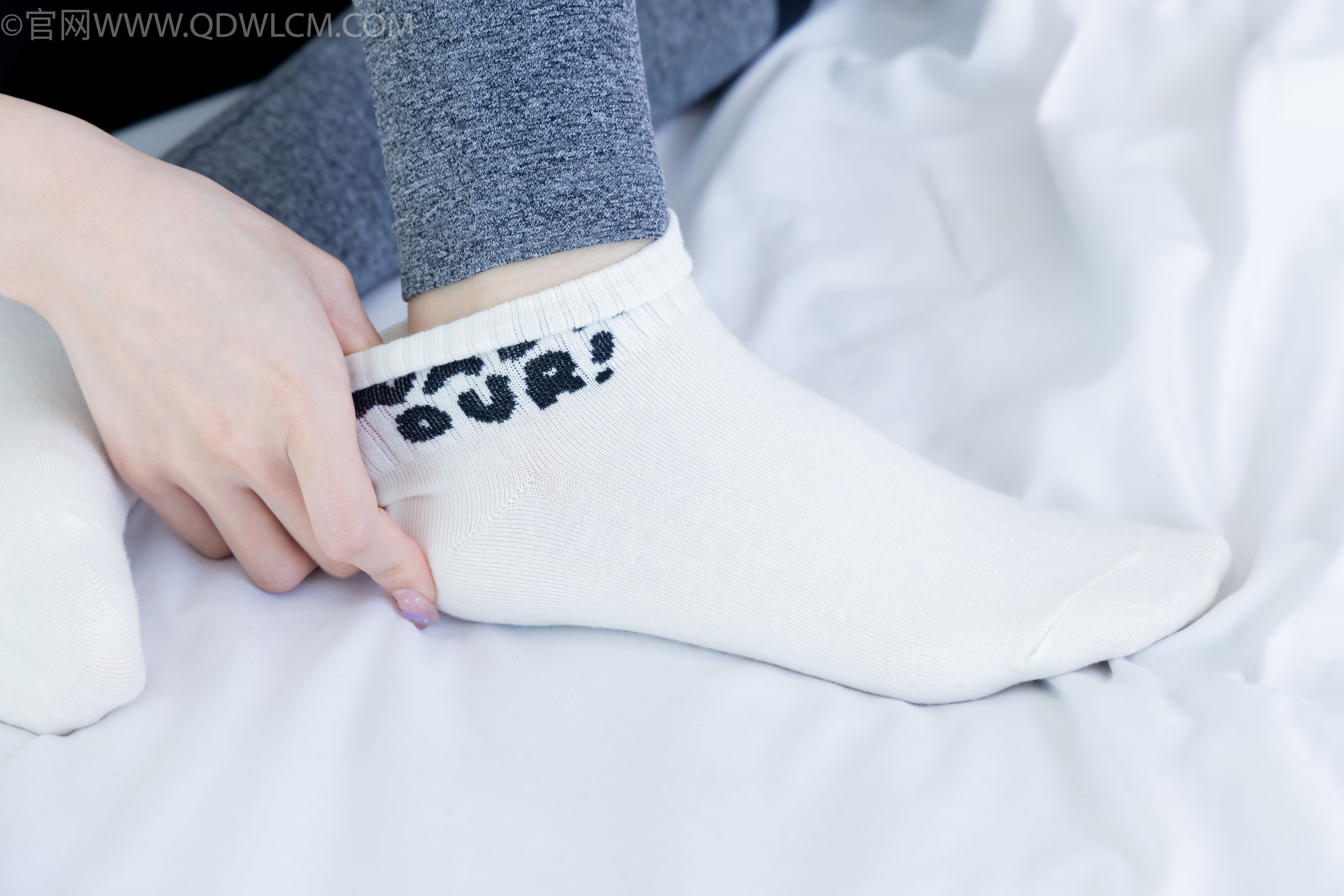 物恋传媒 No.2339 婷婷 - 长靴、白棉袜、裸足/(175P)