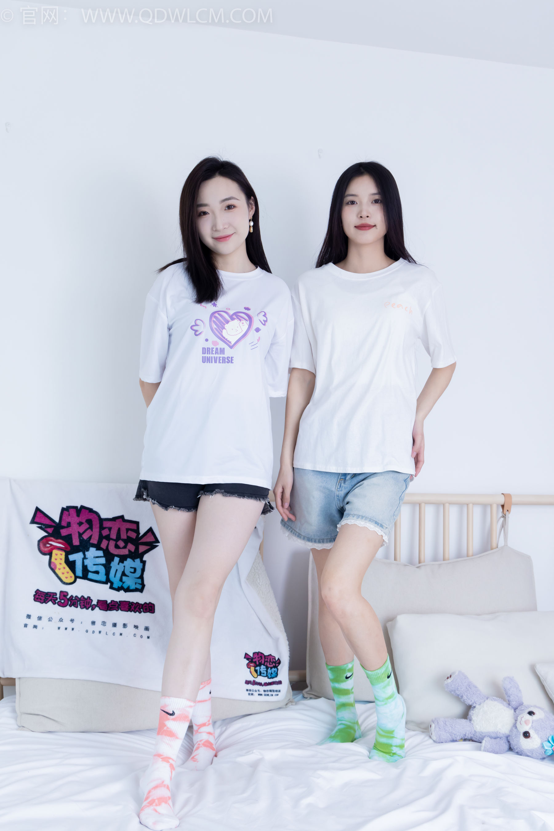 物恋传媒 No.2345 茯苓&恬恬 - 两双板鞋、红棉袜、绿棉袜、裸足/(165P)