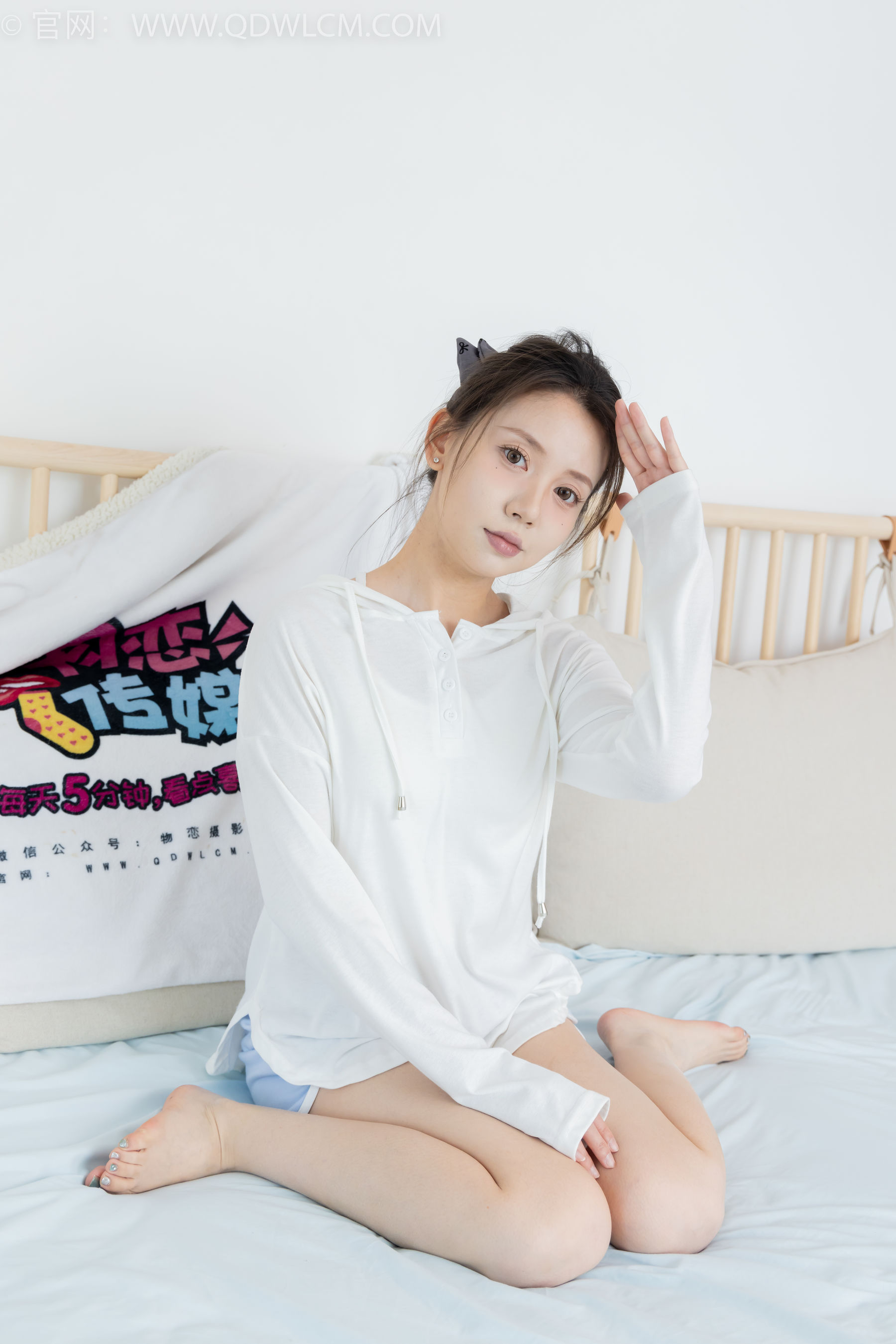 物恋传媒 No.2348 小曦 - 板鞋、白棉袜、裸足/(155P)