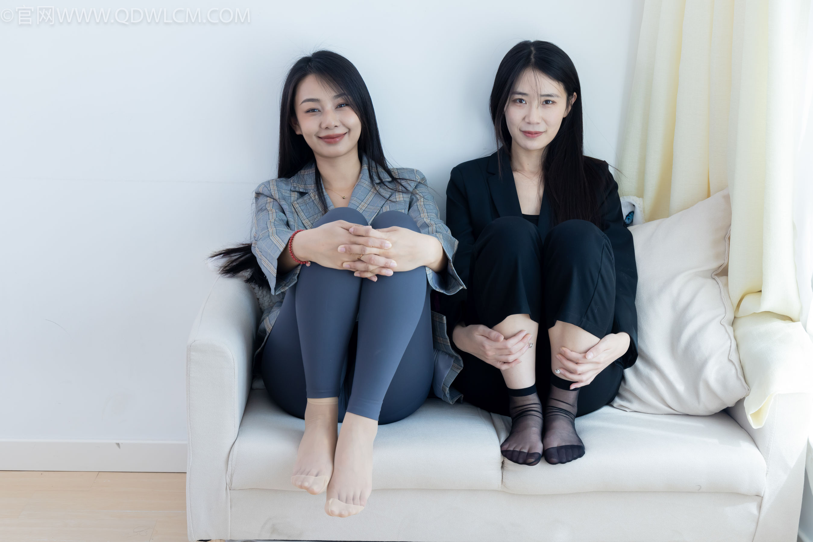 物恋传媒 No.2338 菜菜&岚岚 - 两双平底鞋、短黑丝、短肉丝/(169P)