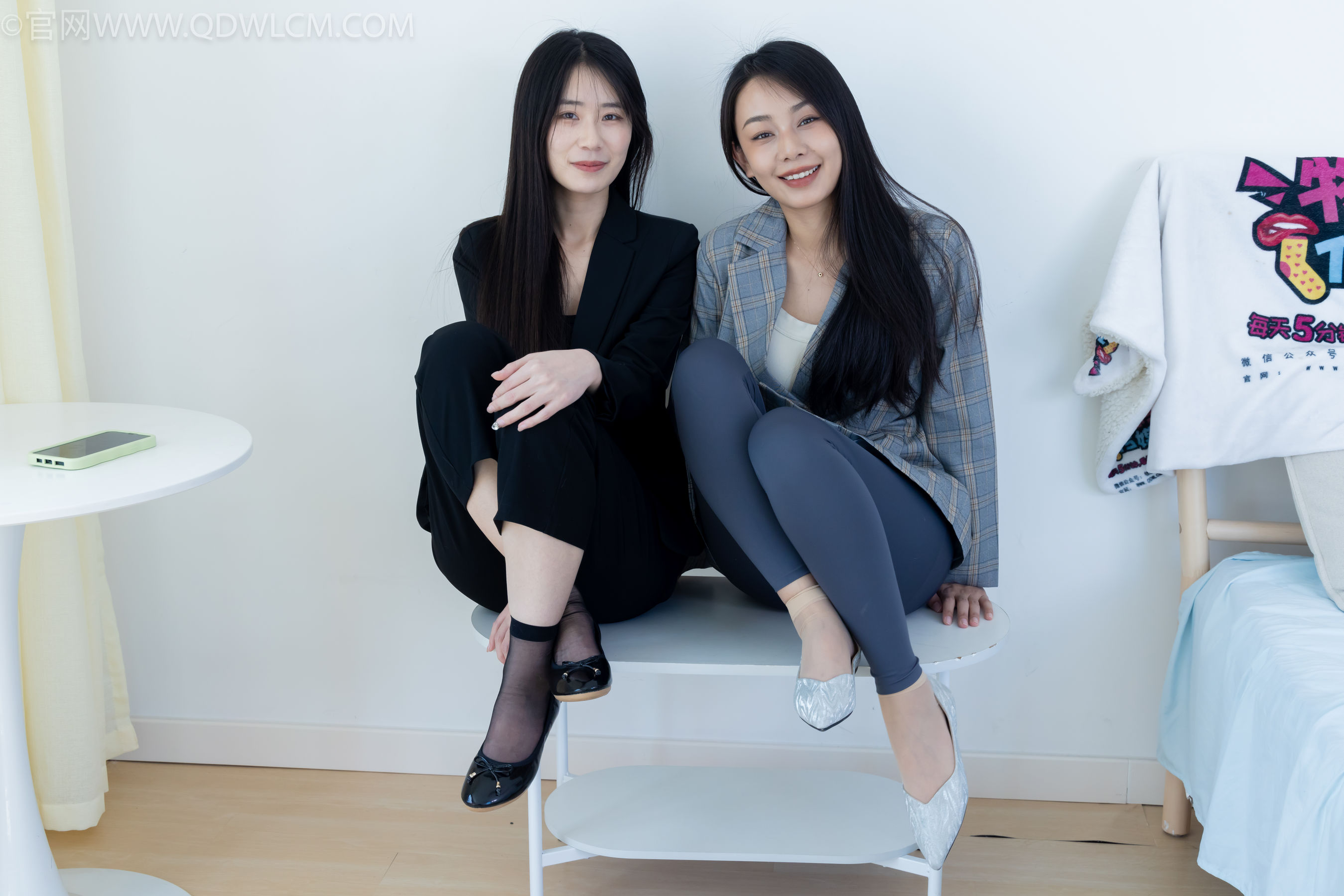 物恋传媒 No.2338 菜菜&岚岚 - 两双平底鞋、短黑丝、短肉丝/(169P)