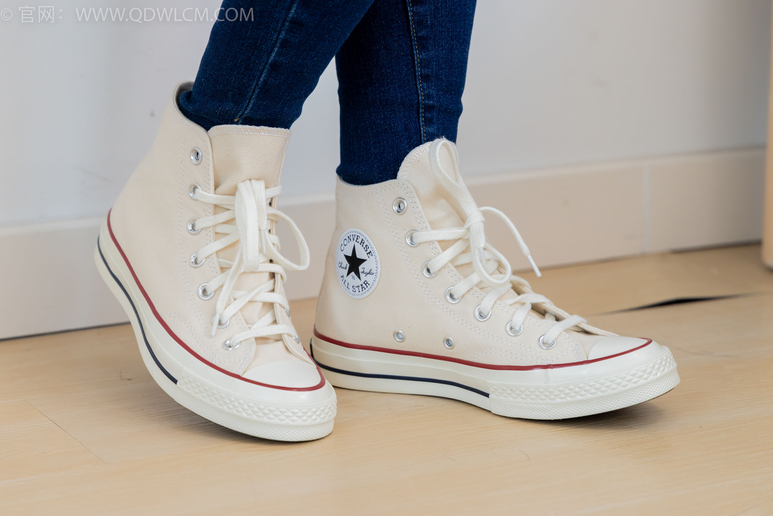 物恋传媒 No.2354 小悦 - 帆布鞋、白棉袜、裸足/(150P)