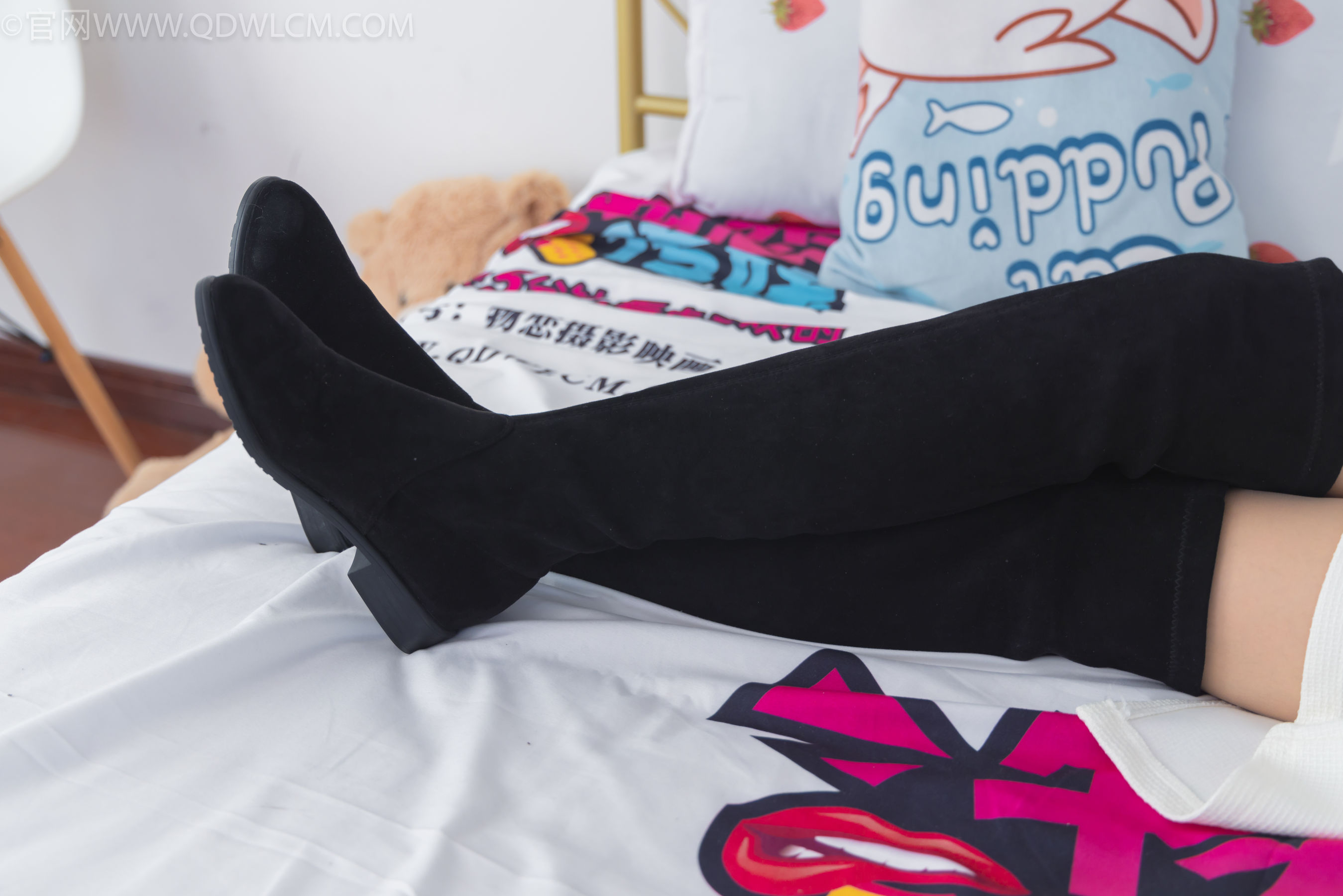 物恋传媒 No.2335 美兔 - 布鞋、长靴、白棉袜、薄肉丝/(227P)