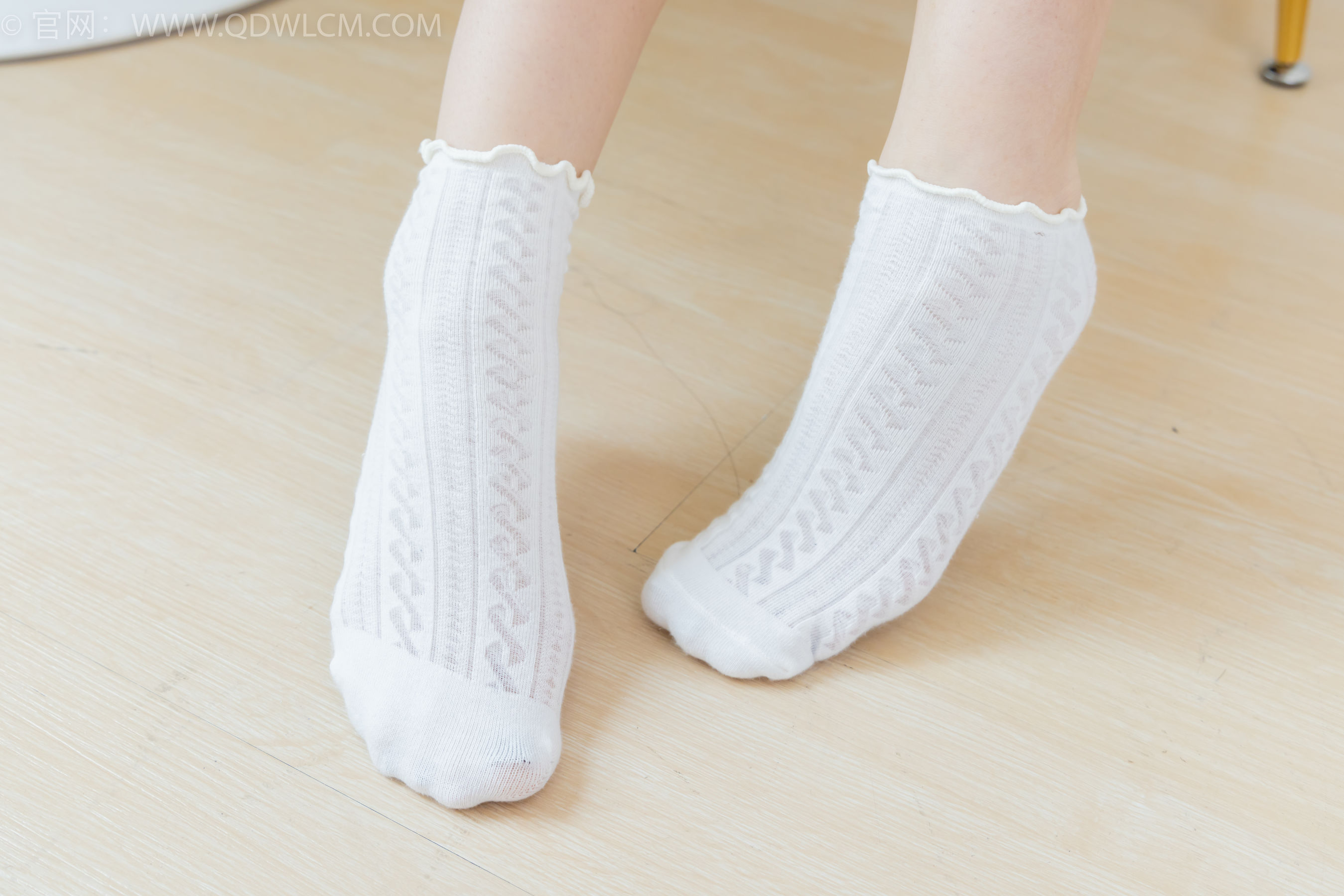 物恋传媒 No.2341 嘟嘟 - 板鞋、白棉袜、裸足、裸足涂精油/(190P)