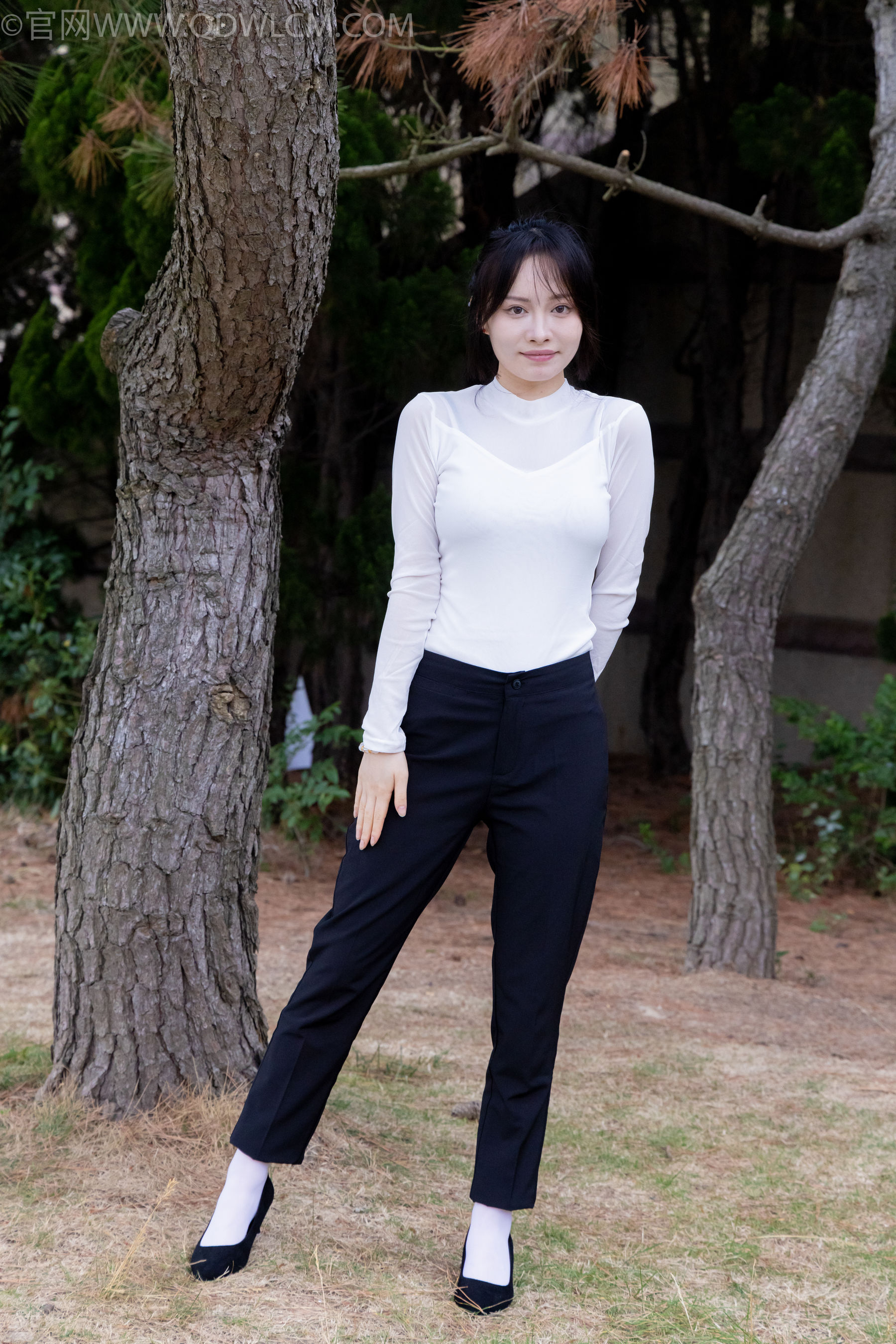 物恋传媒 No.2337 小酒 - 高跟鞋、短黑丝、短白丝/(315P)