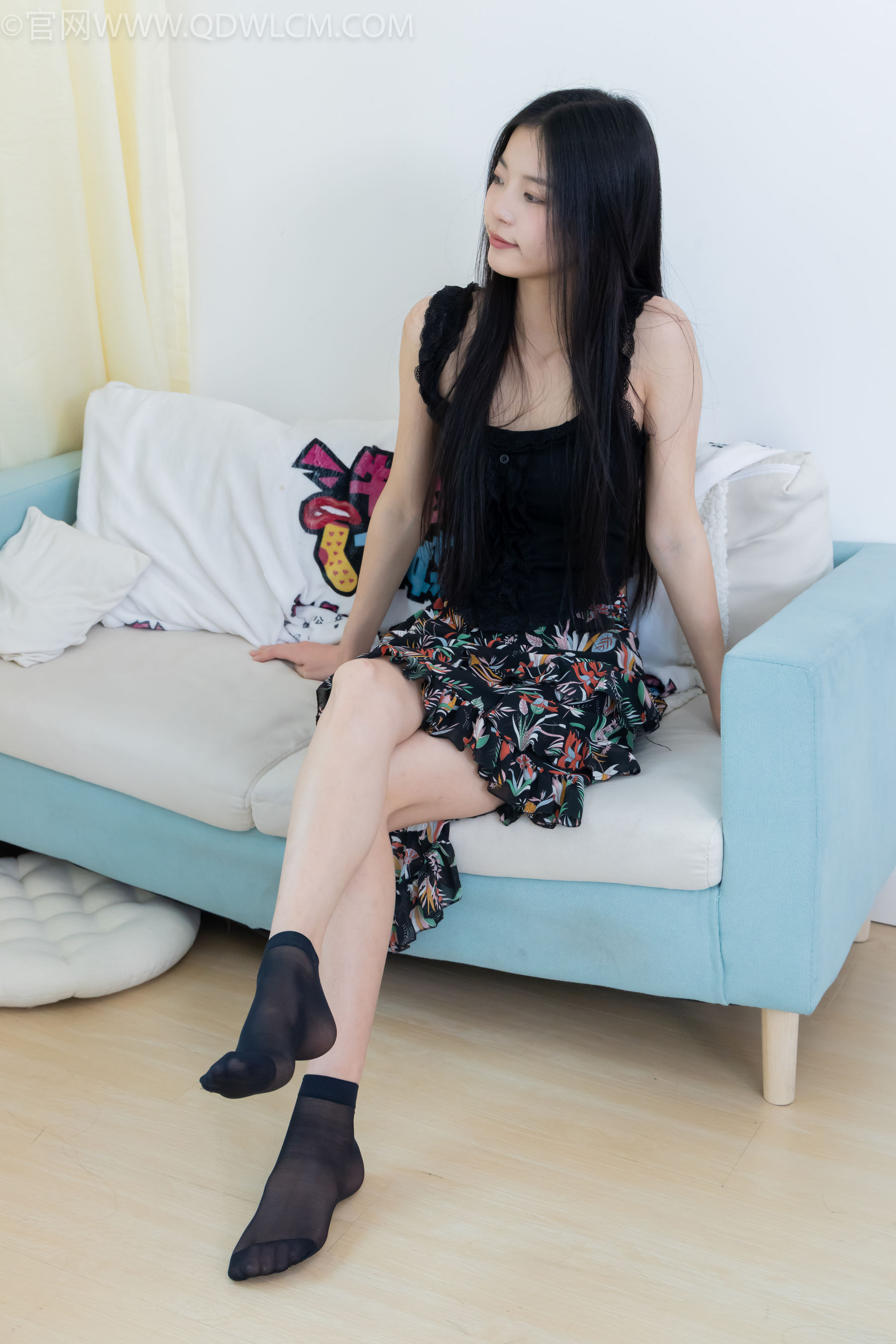 物恋传媒 No.2332 茯苓 - 短靴、短黑丝、裸足/(184P)