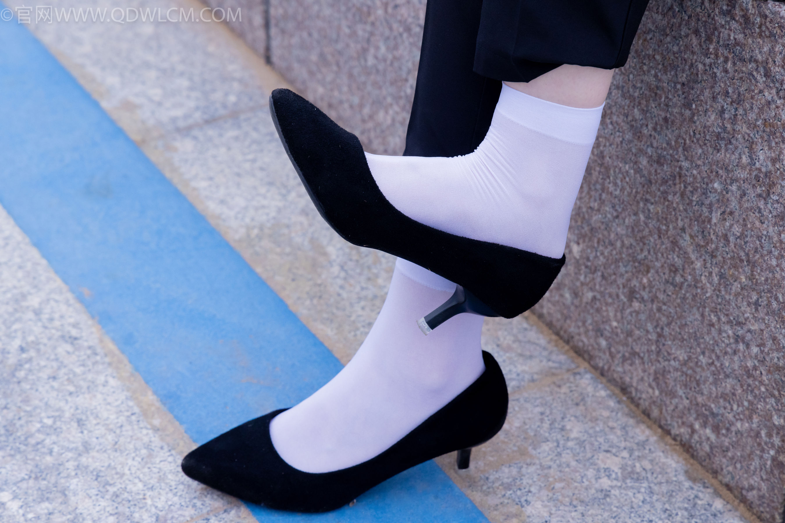 物恋传媒 No.2337 小酒 - 高跟鞋、短黑丝、短白丝/(315P)