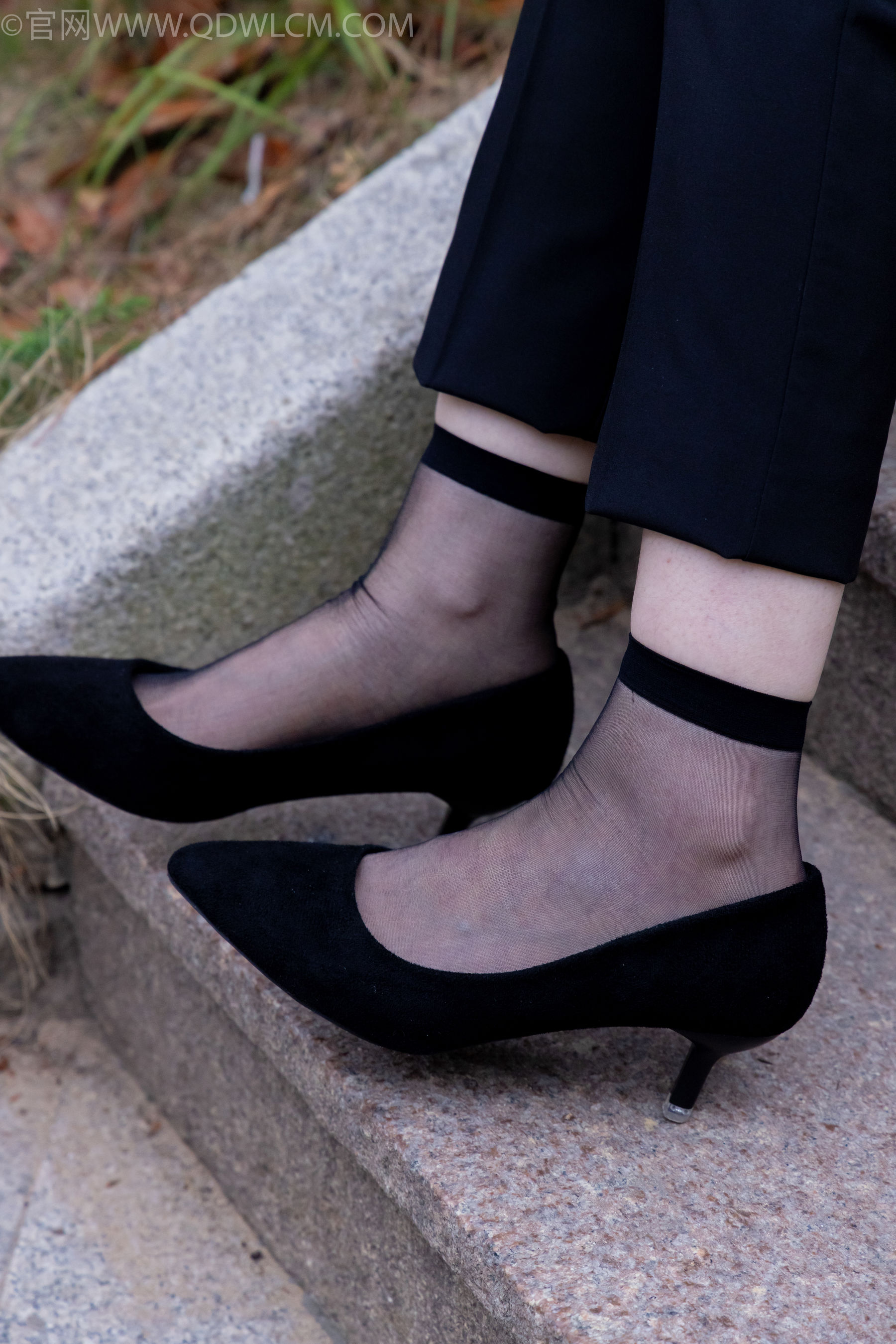 物恋传媒 No.2337 小酒 - 高跟鞋、短黑丝、短白丝/(315P)