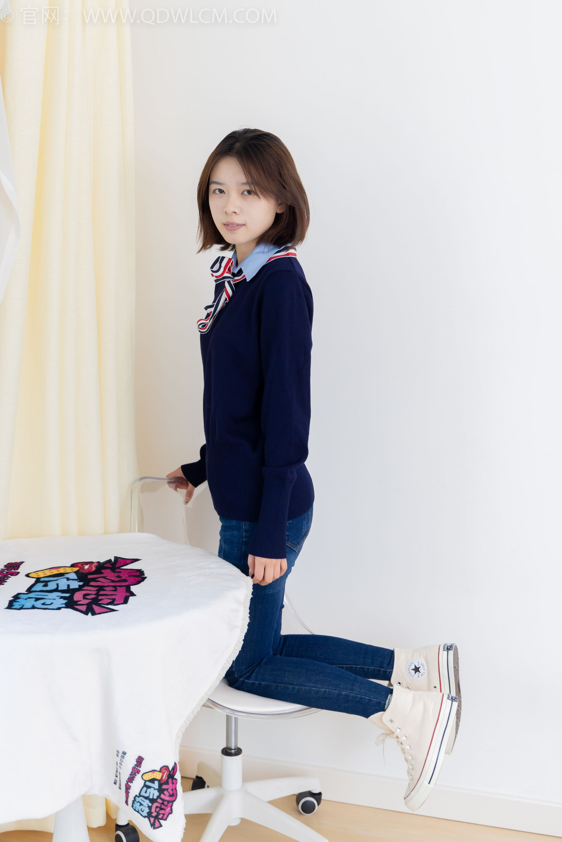 物恋传媒 No.2354 小悦 - 帆布鞋、白棉袜、裸足/(150P)