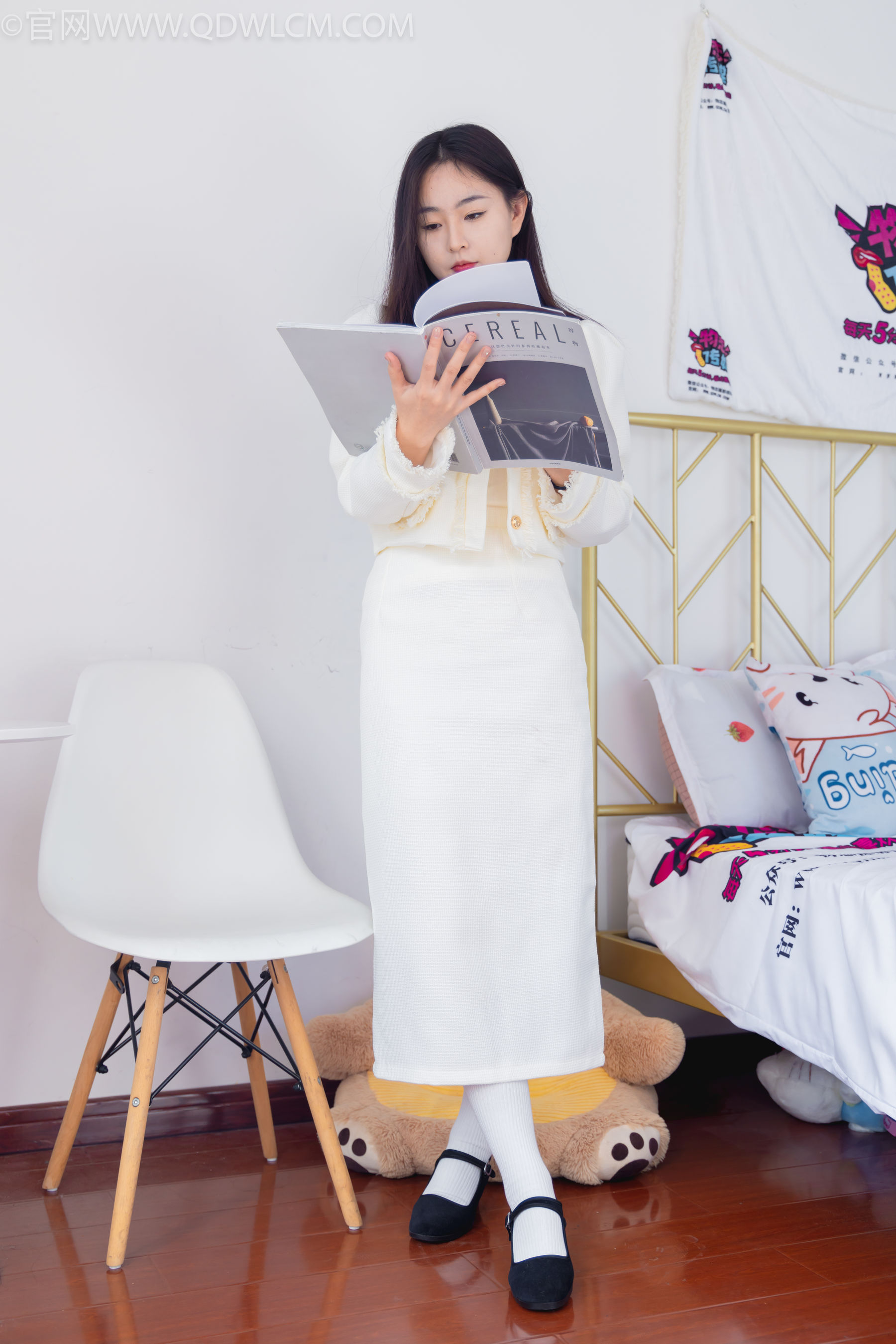 物恋传媒 No.2335 美兔 - 布鞋、长靴、白棉袜、薄肉丝/(227P)