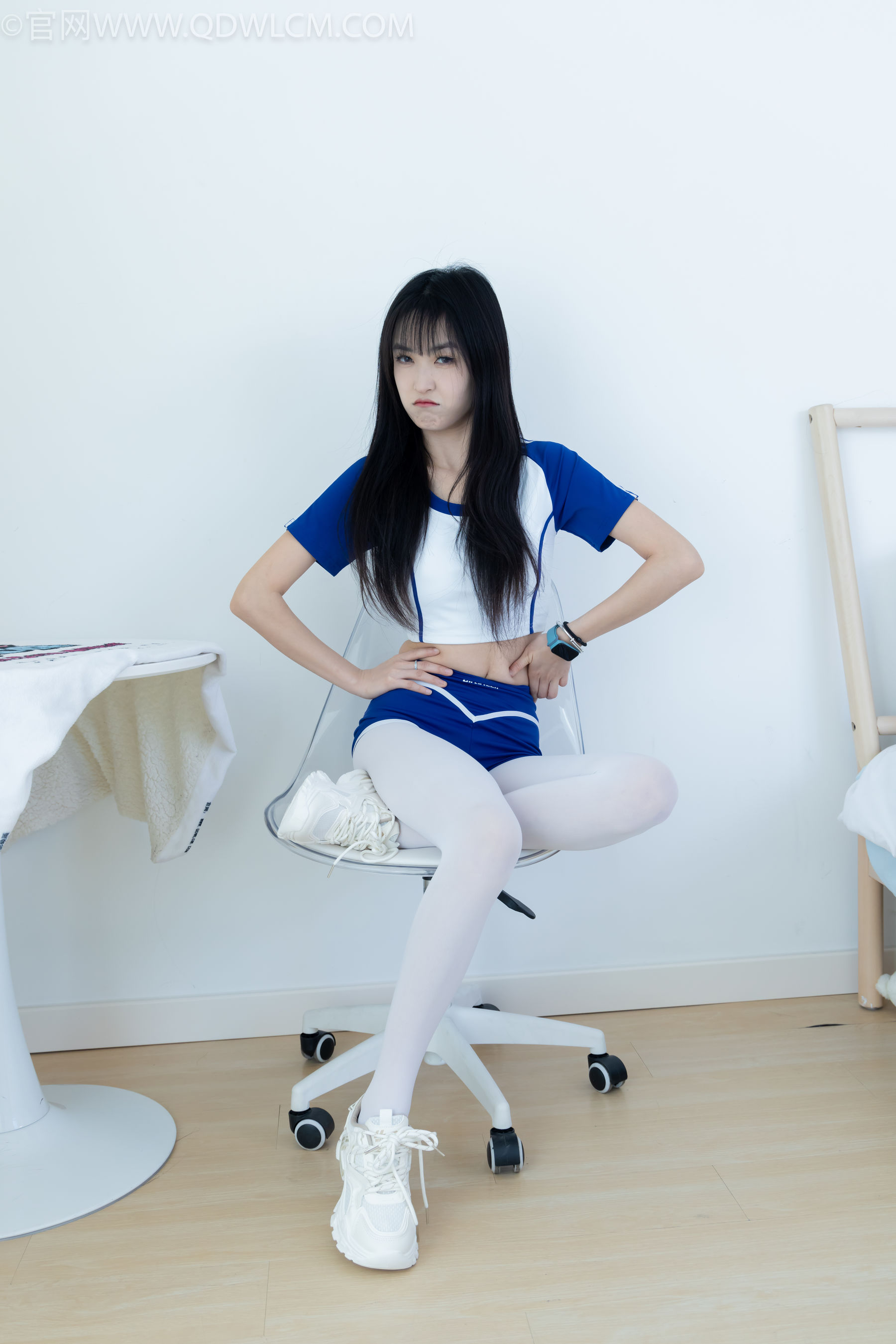 物恋传媒 No.2334 嘉木 - 运动鞋、厚白丝、裸足、裸足/(242P)