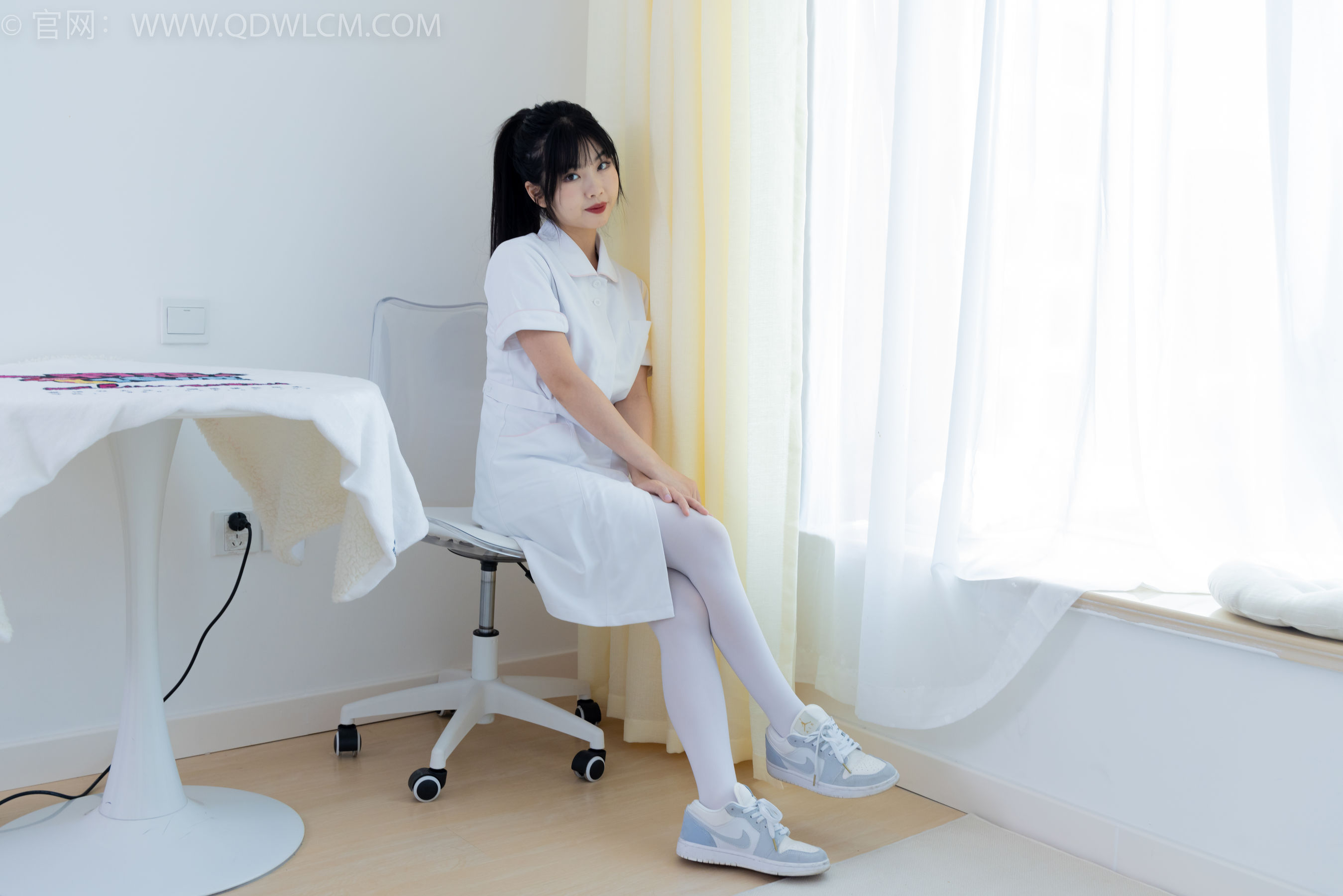 物恋传媒 No.2347 米米 - 板鞋、自然穿脏厚白丝、护士服/(170P)