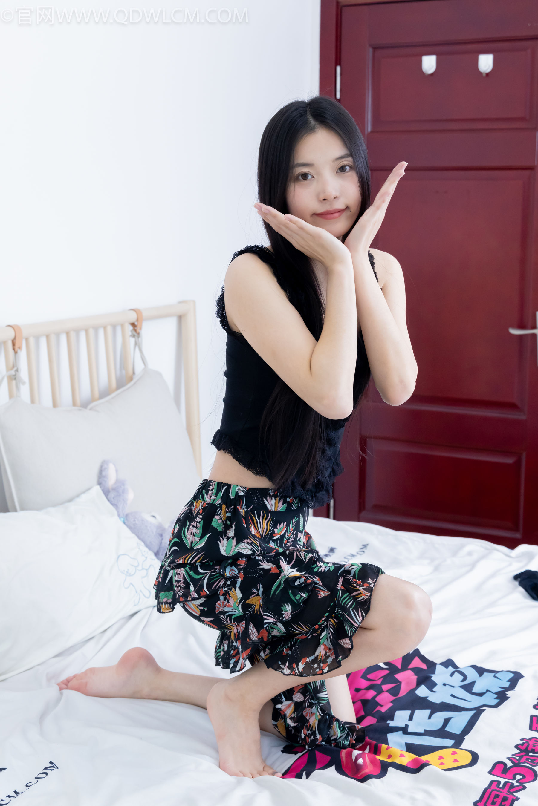 物恋传媒 No.2332 茯苓 - 短靴、短黑丝、裸足/(184P)