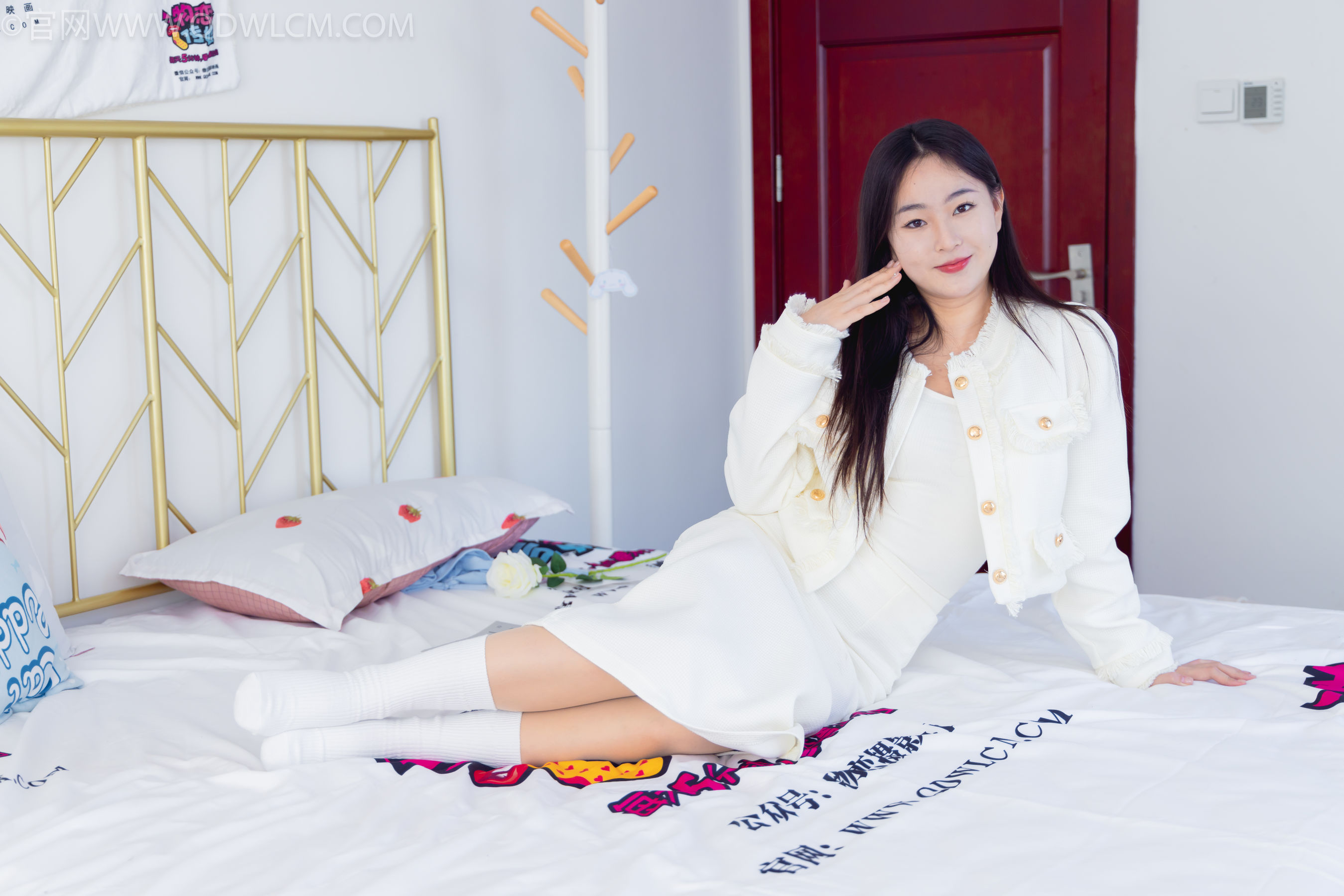 物恋传媒 No.2335 美兔 - 布鞋、长靴、白棉袜、薄肉丝/(227P)