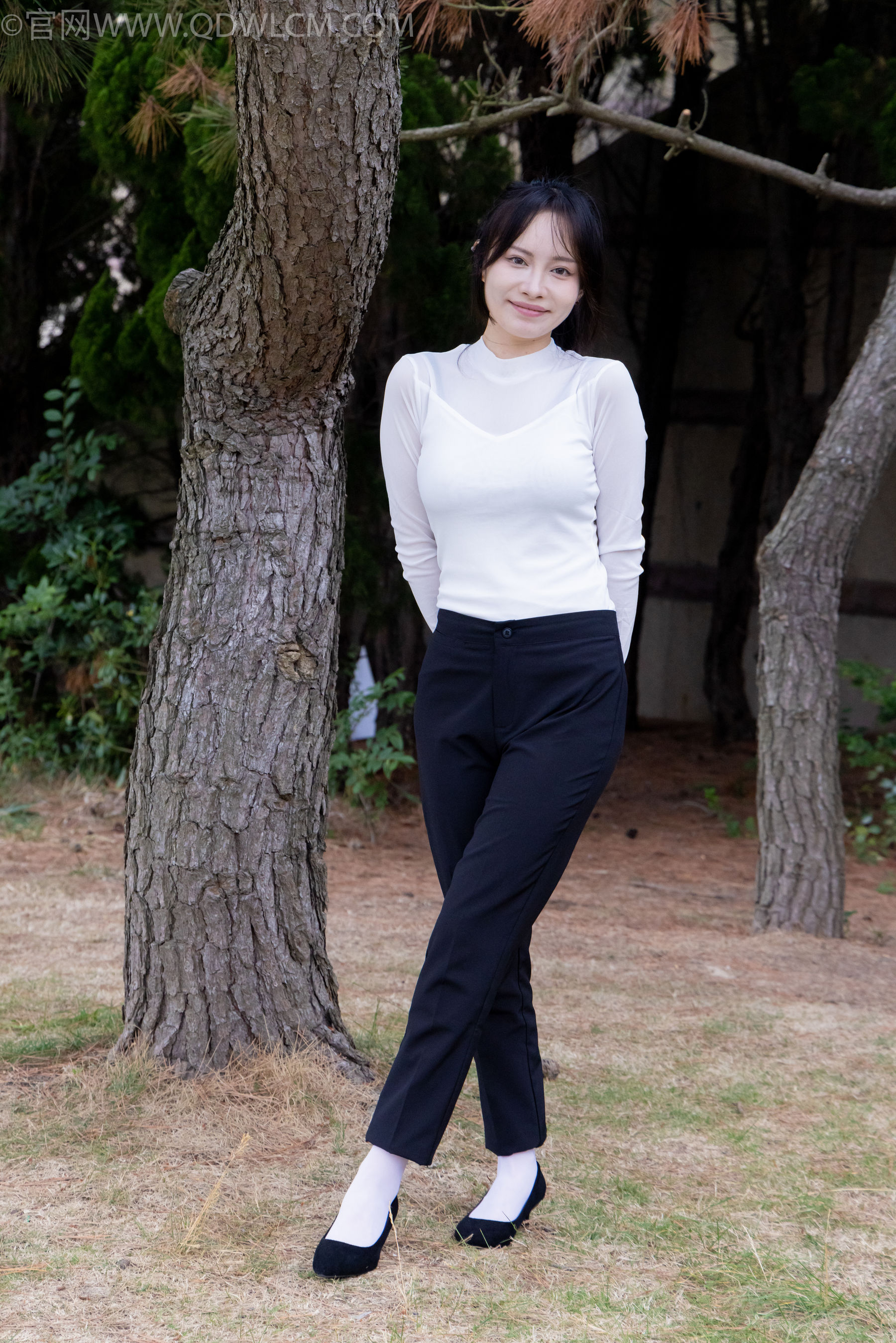 物恋传媒 No.2337 小酒 - 高跟鞋、短黑丝、短白丝/(315P)