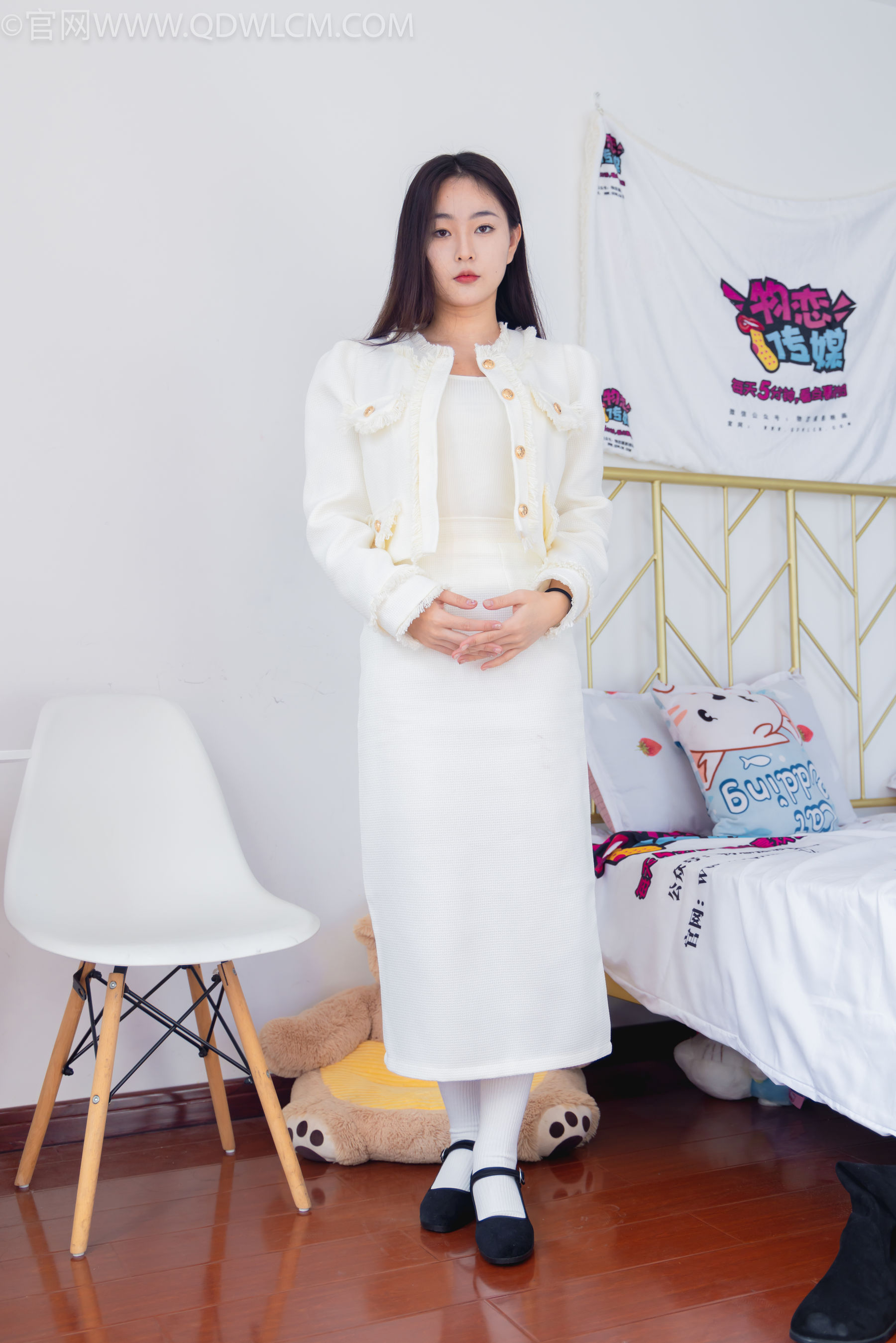 物恋传媒 No.2335 美兔 - 布鞋、长靴、白棉袜、薄肉丝/(227P)