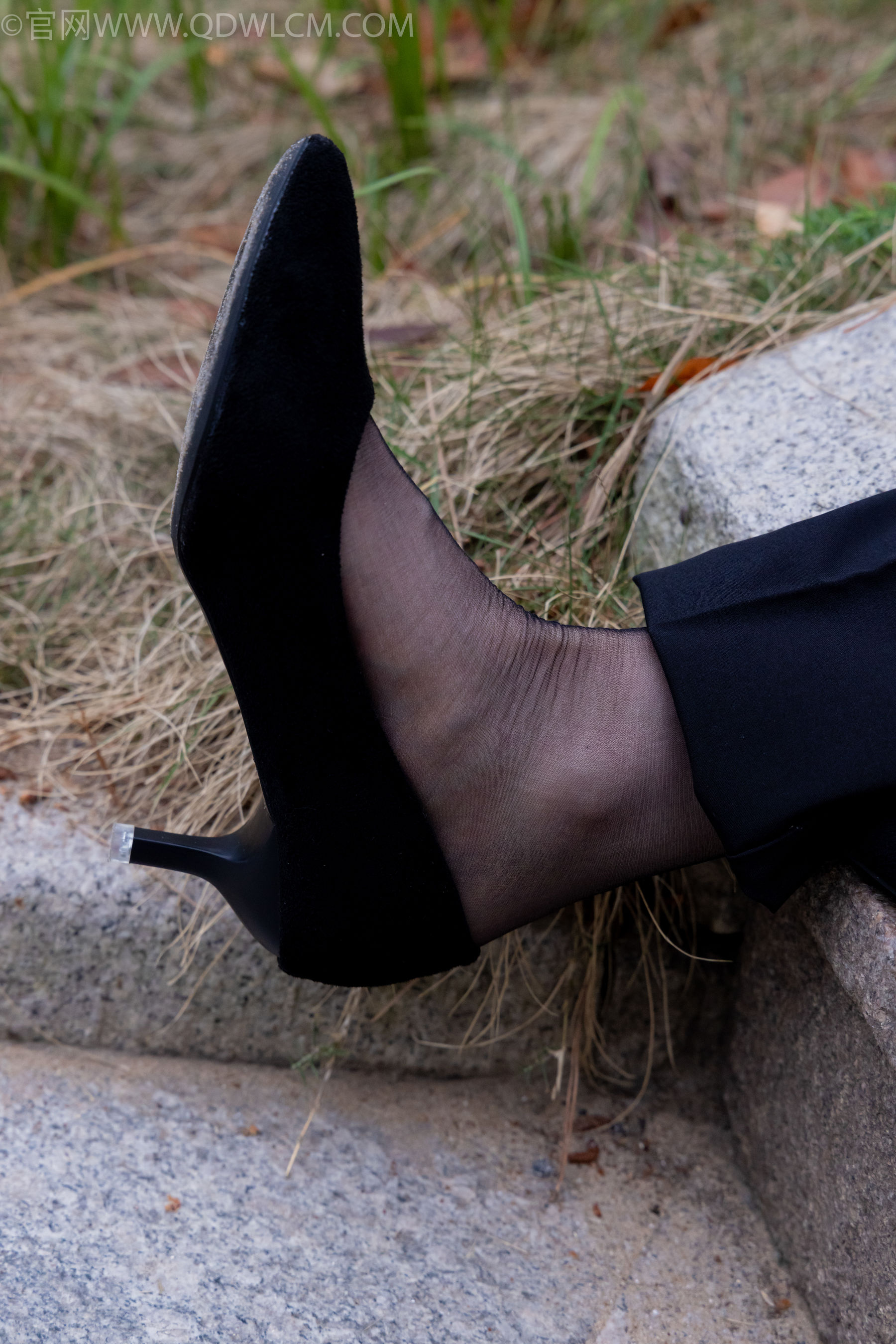 物恋传媒 No.2337 小酒 - 高跟鞋、短黑丝、短白丝/(315P)