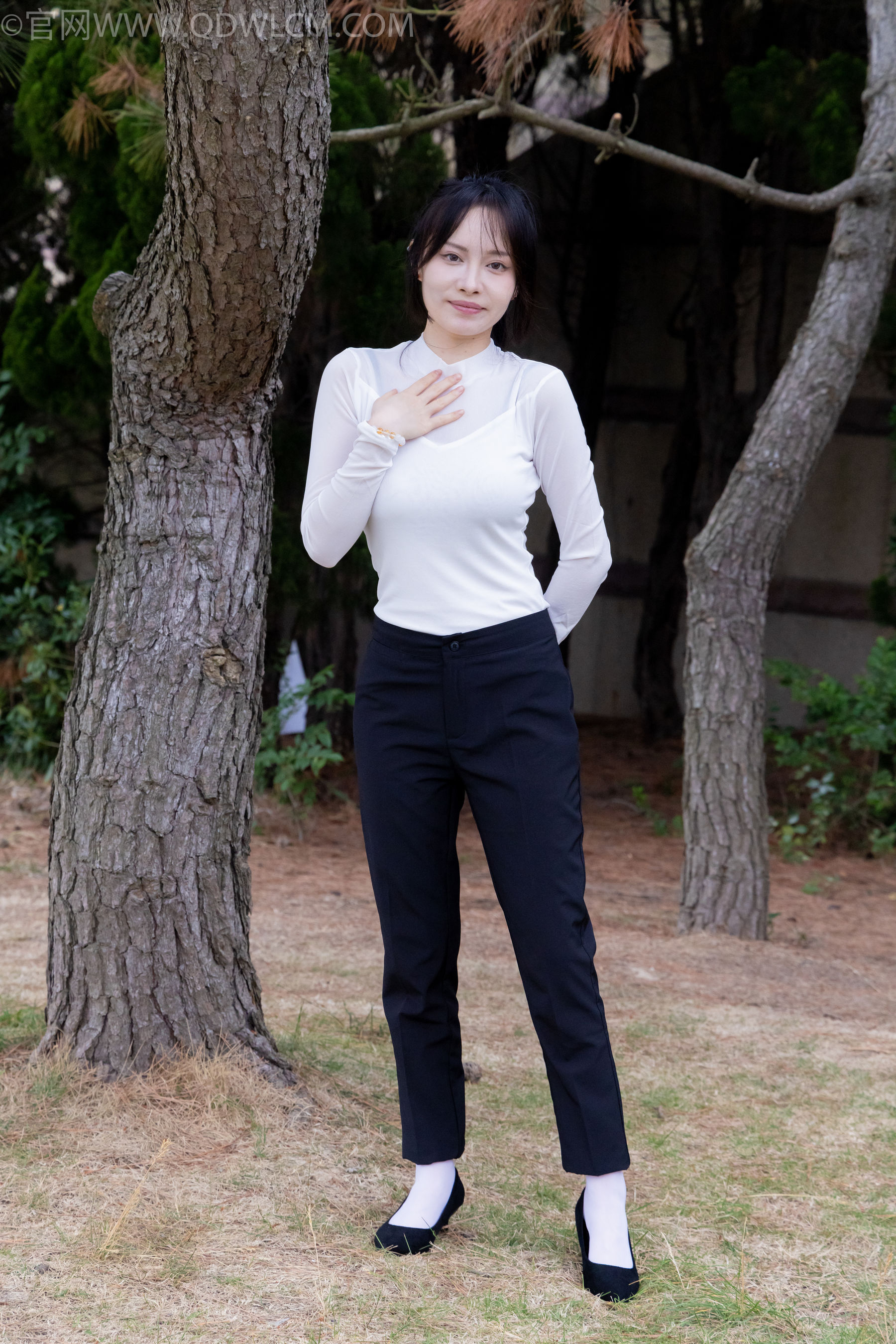 物恋传媒 No.2337 小酒 - 高跟鞋、短黑丝、短白丝/(315P)