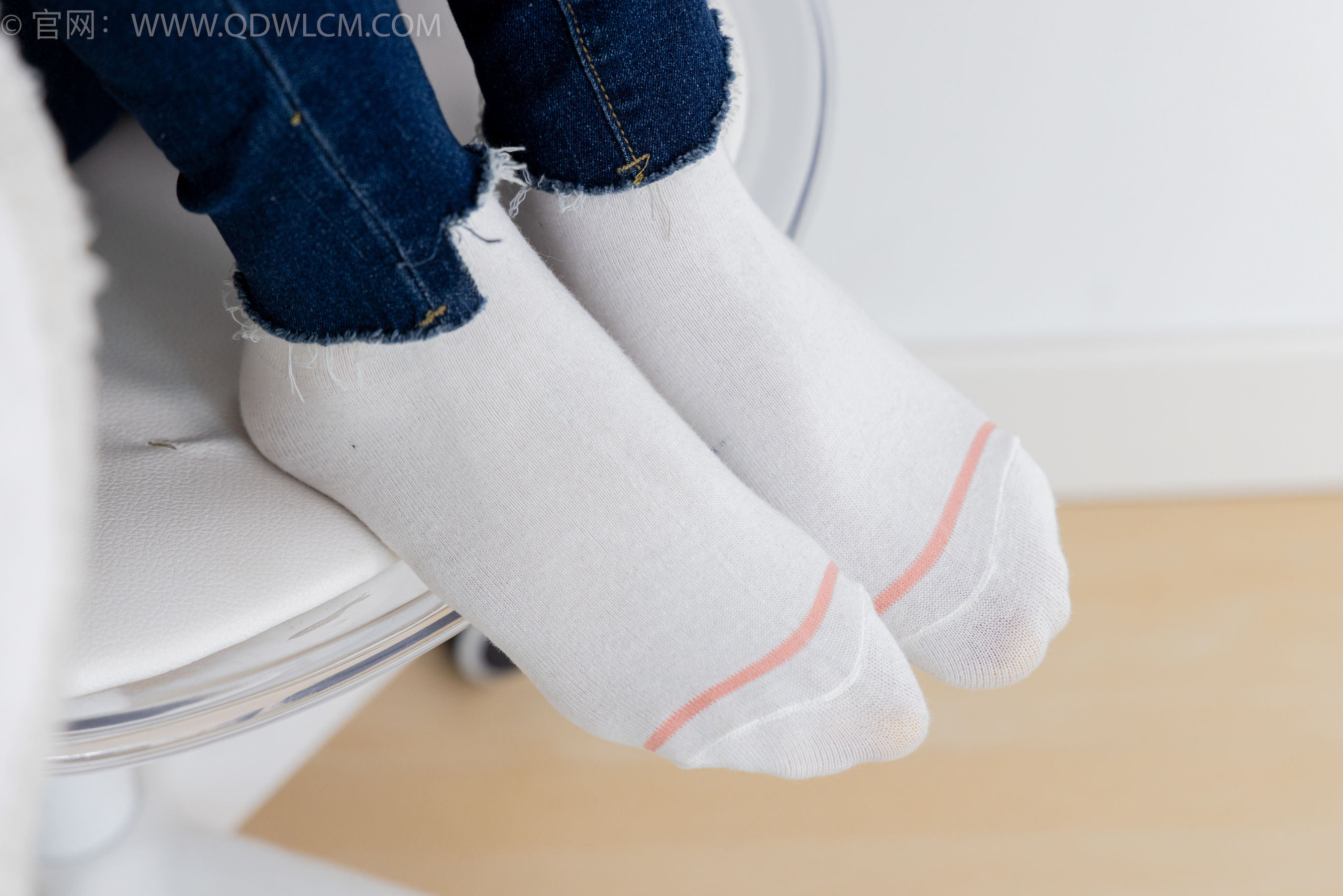 物恋传媒 No.2354 小悦 - 帆布鞋、白棉袜、裸足/(150P)