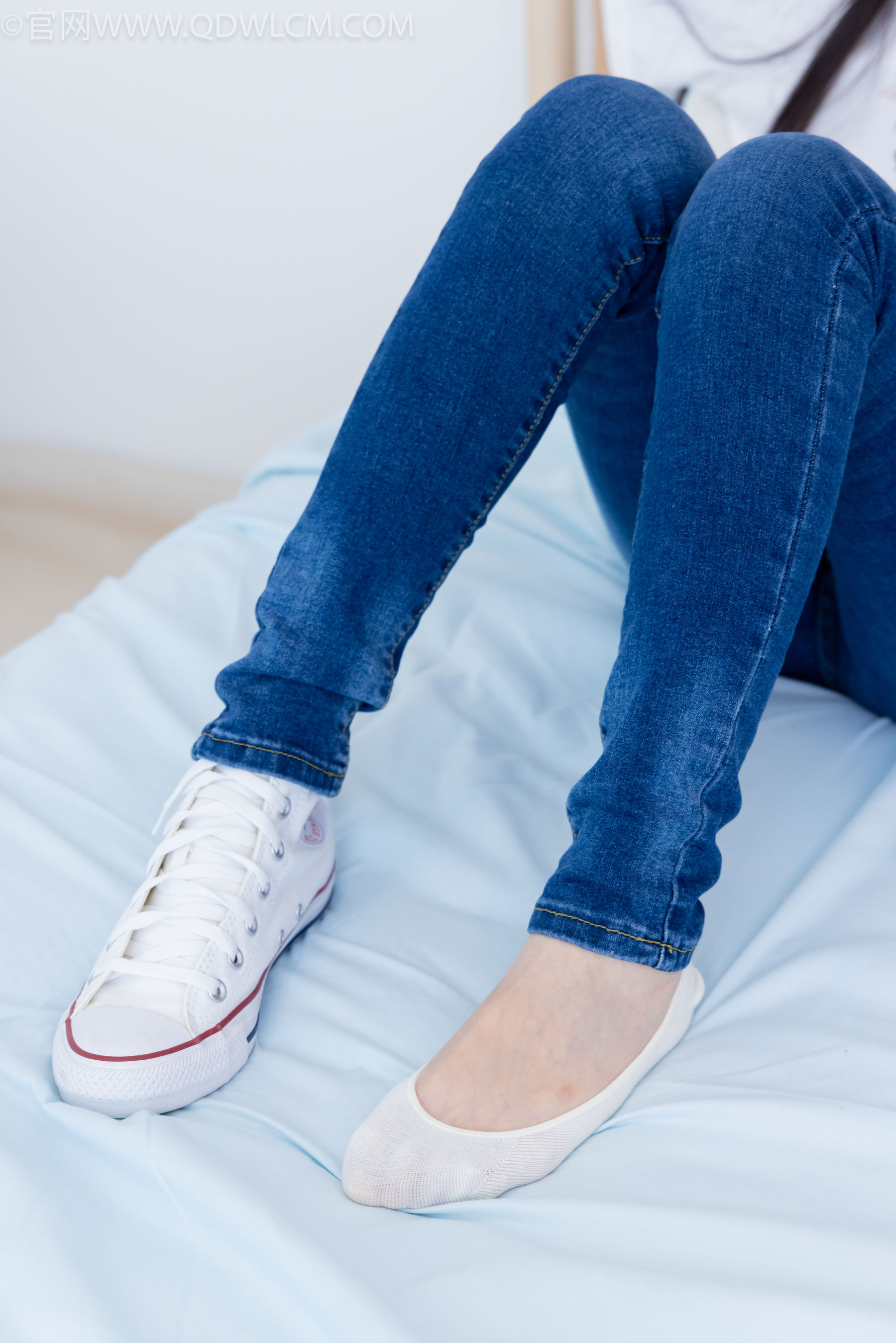 物恋传媒 No.2329 小竹 - 帆布鞋、白船袜、肚子疼揉肚子剧情/(158P)