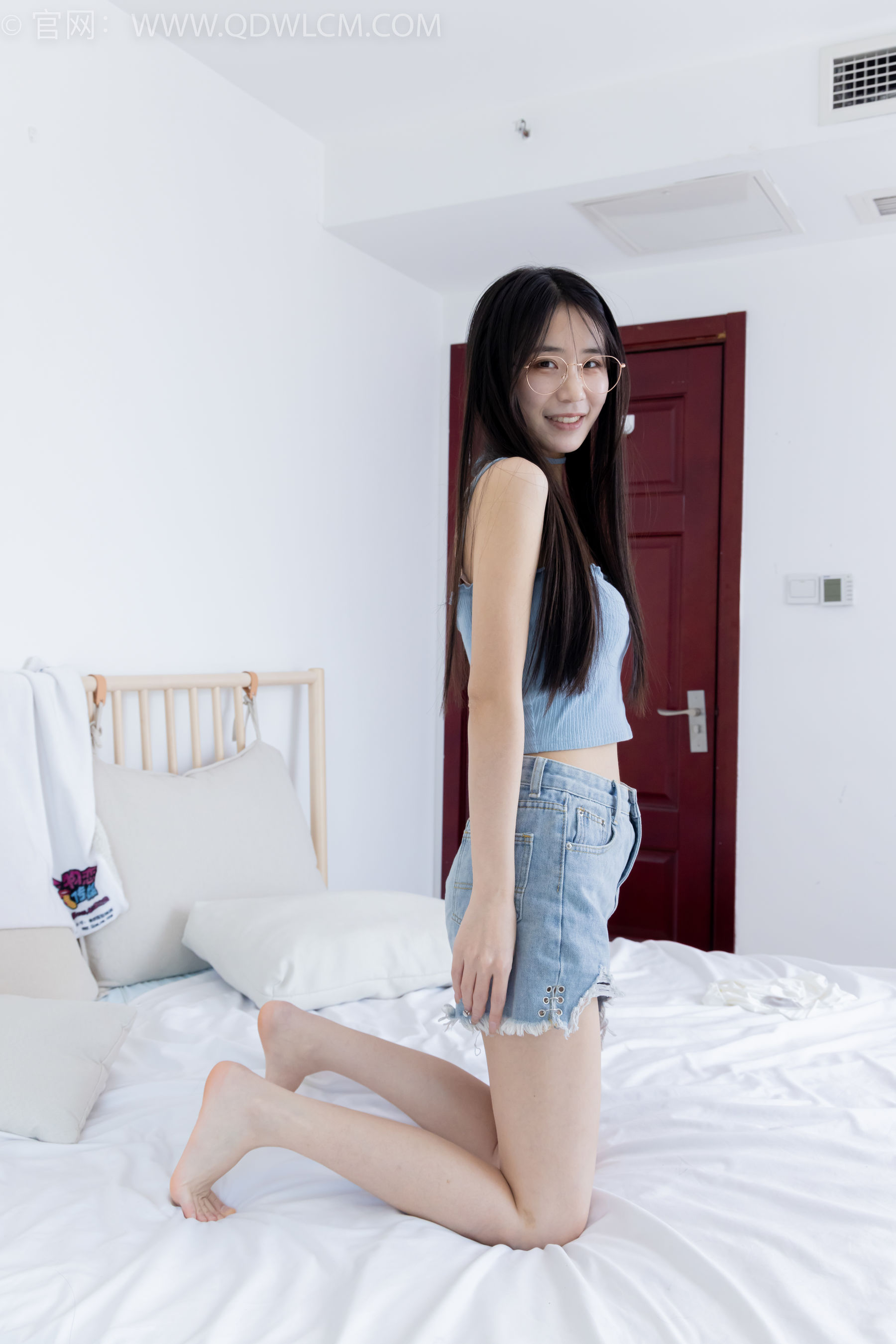 物恋传媒 No.2353 菜菜 - 木屐人字拖、薄黑丝、裸足/(155P)