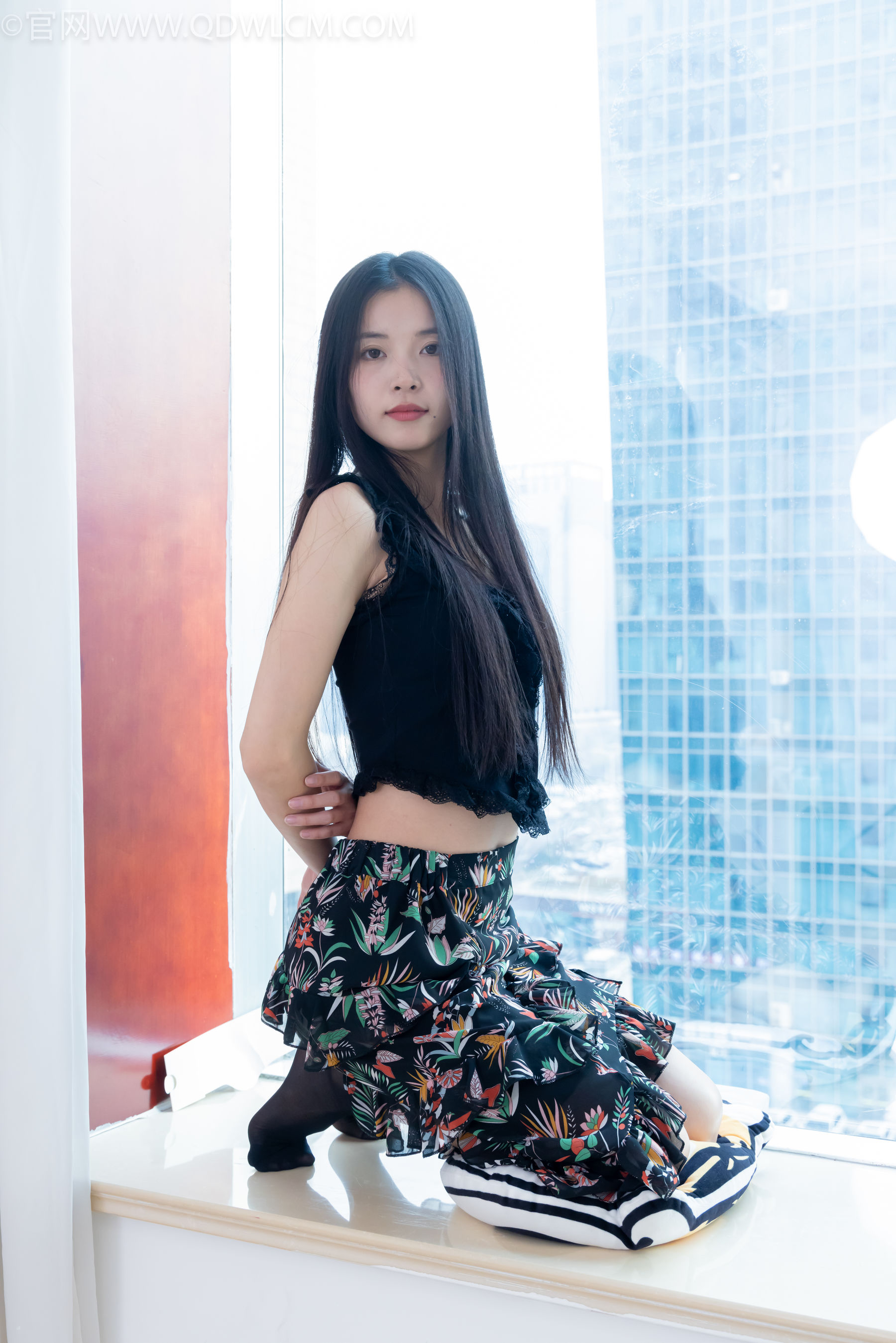 物恋传媒 No.2332 茯苓 - 短靴、短黑丝、裸足/(184P)