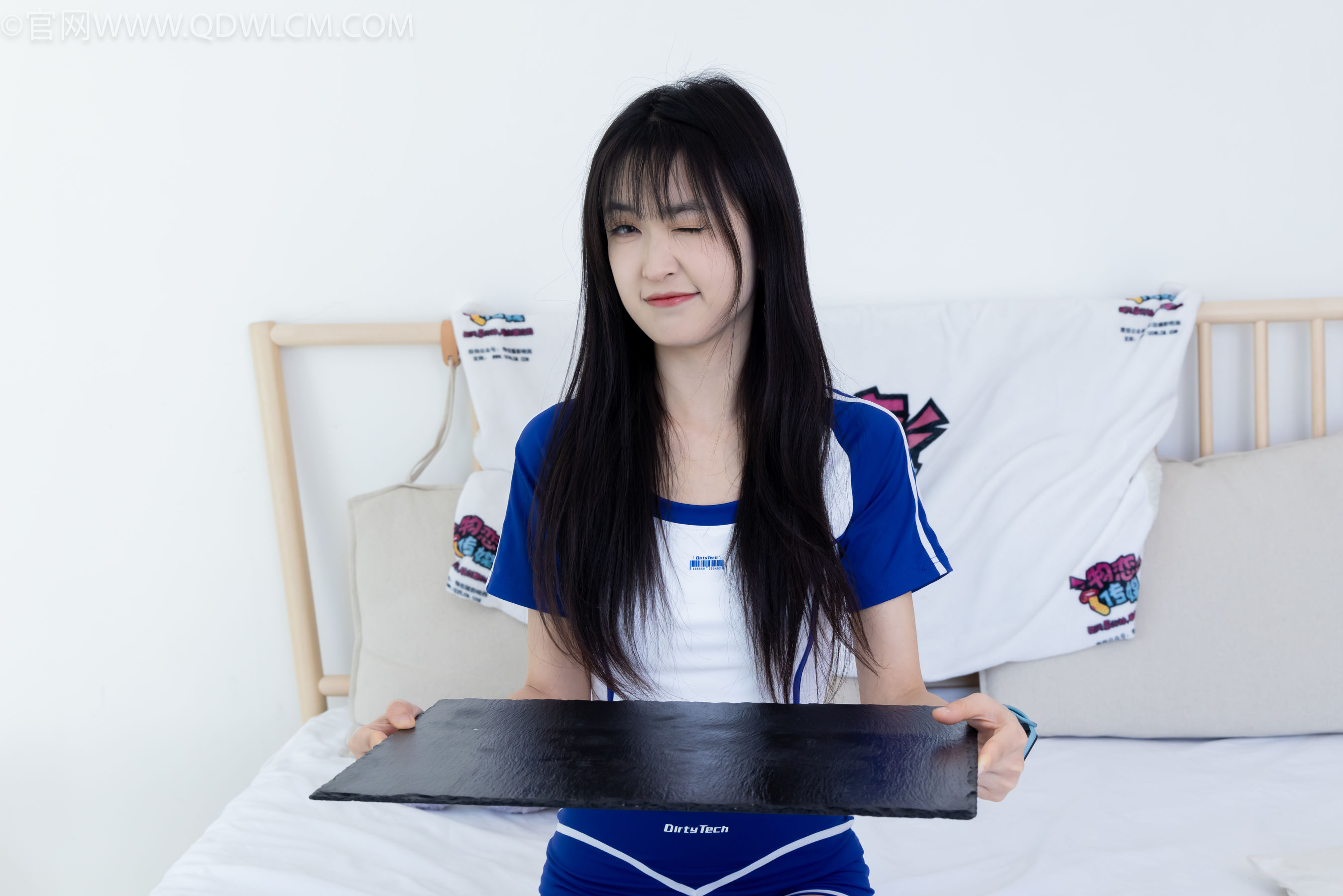 物恋传媒 No.2334 嘉木 - 运动鞋、厚白丝、裸足、裸足/(242P)