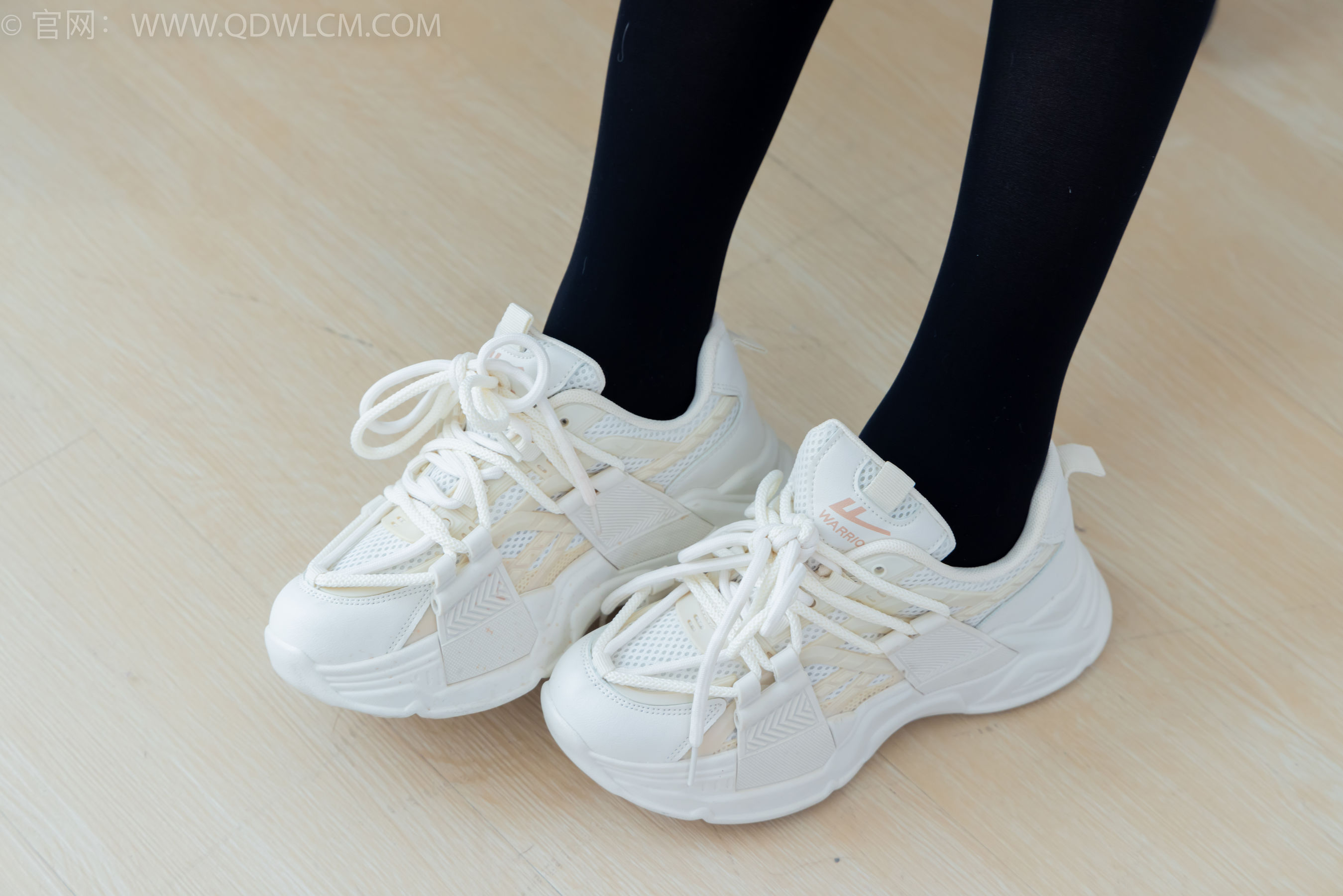 物恋传媒 No.2346 菜菜 - 运动鞋、厚黑丝、裸足/(167P)