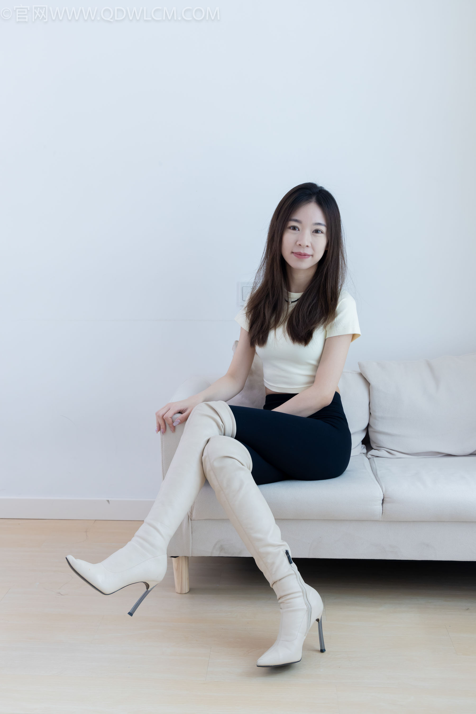 物恋传媒 No.2339 婷婷 - 长靴、白棉袜、裸足/(175P)