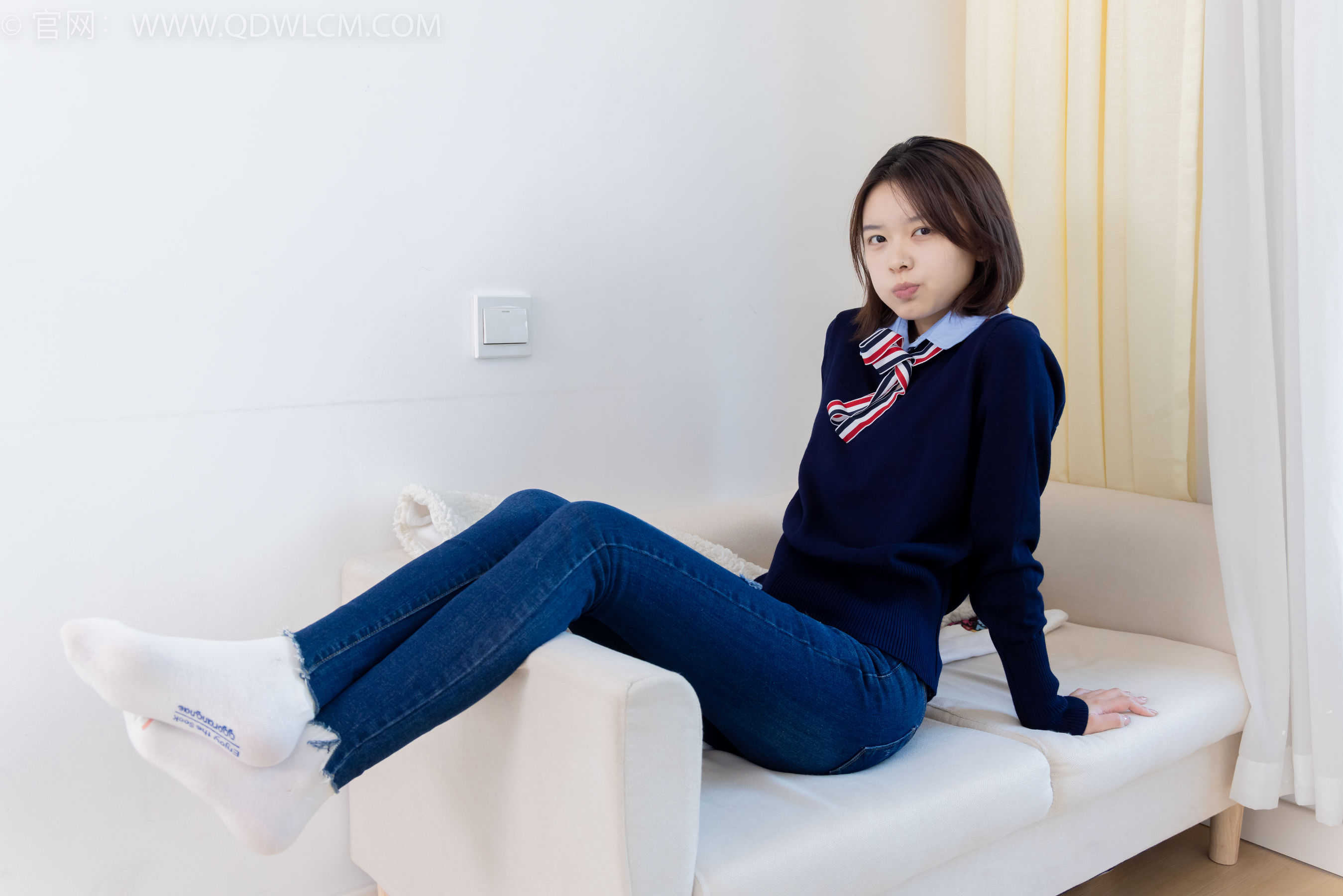 物恋传媒 No.2354 小悦 - 帆布鞋、白棉袜、裸足/(150P)