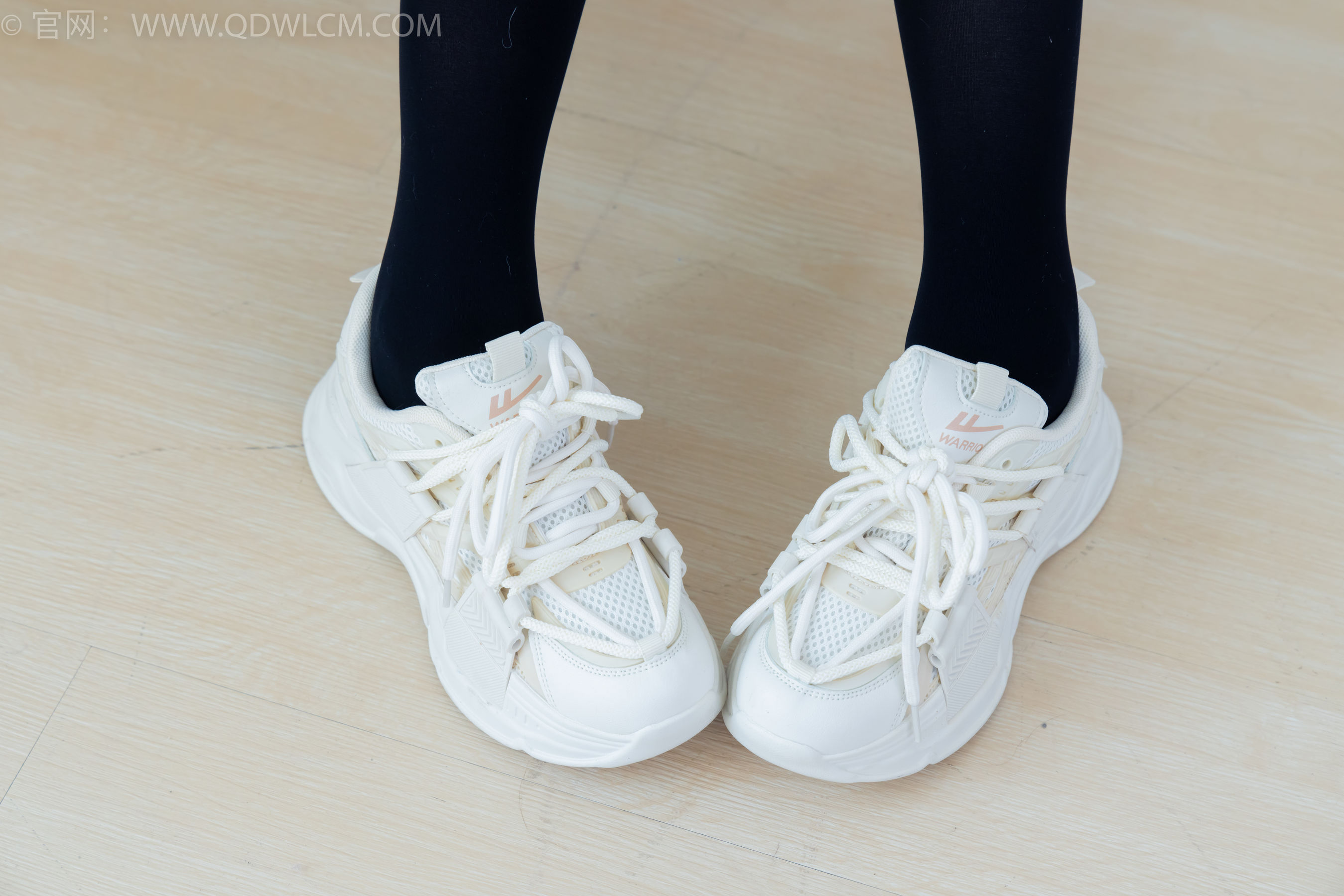 物恋传媒 No.2346 菜菜 - 运动鞋、厚黑丝、裸足/(167P)