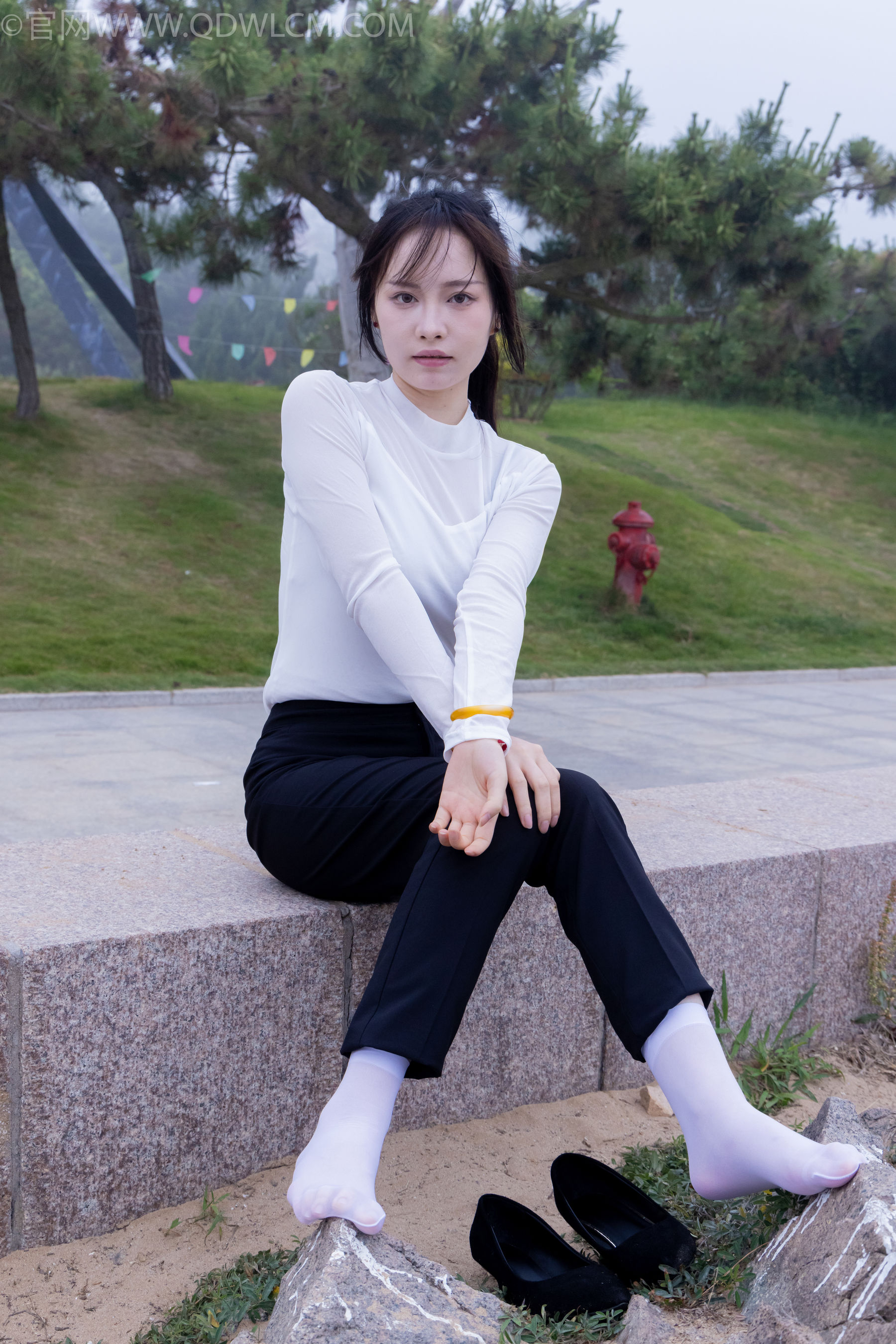 物恋传媒 No.2337 小酒 - 高跟鞋、短黑丝、短白丝/(315P)